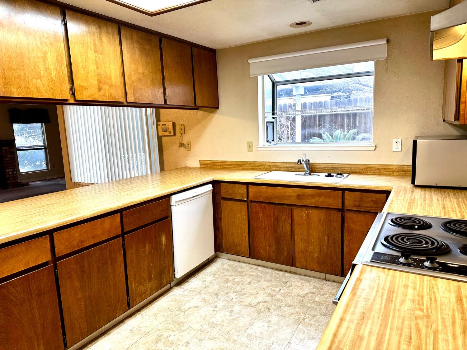 Detail Gallery Image 16 of 85 For 1708 Brett Ln, Modesto,  CA 95358 - 2 Beds | 2 Baths
