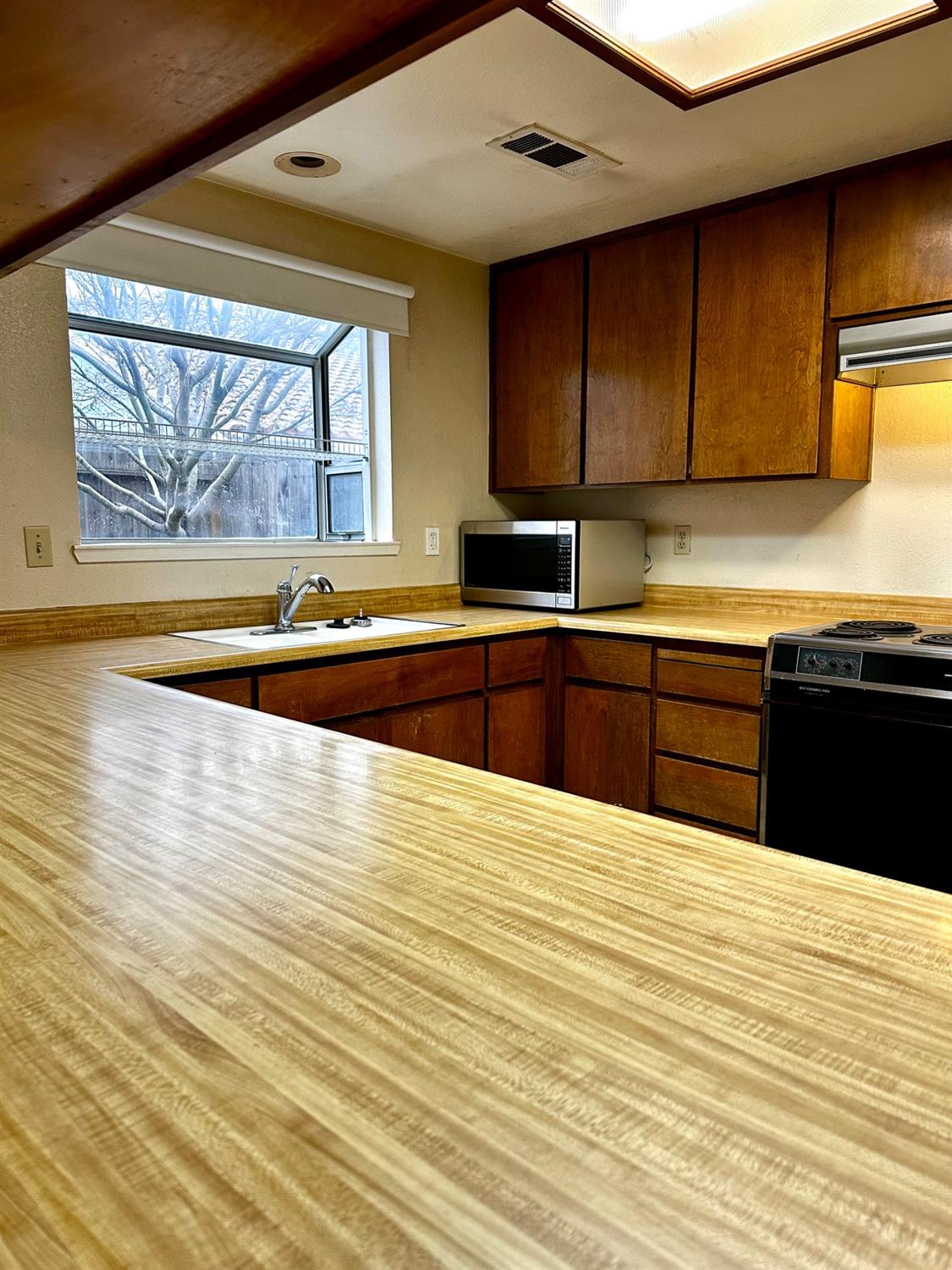 Detail Gallery Image 15 of 85 For 1708 Brett Ln, Modesto,  CA 95358 - 2 Beds | 2 Baths