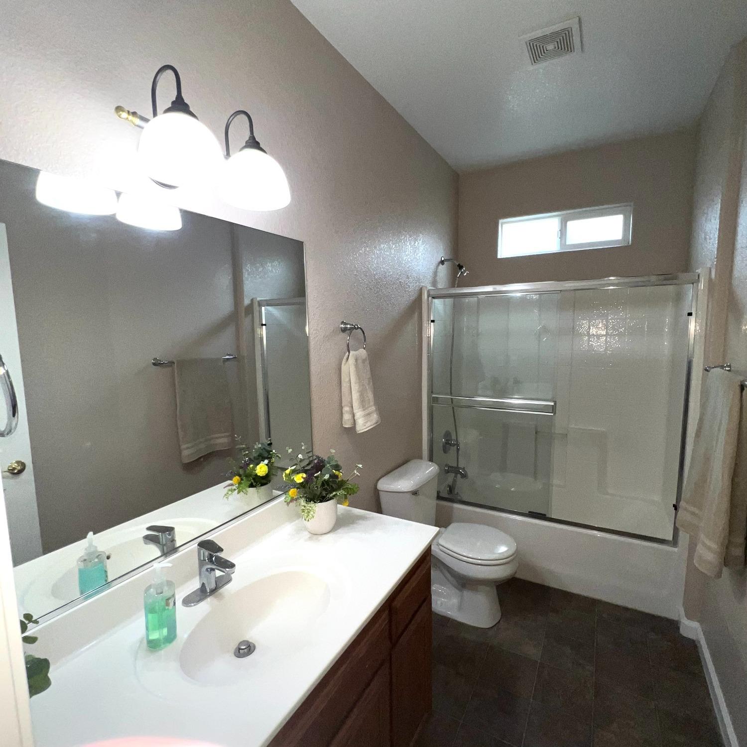 Detail Gallery Image 7 of 15 For 2955 La Vina Cir, Los Banos,  CA 93635 - 3 Beds | 2 Baths