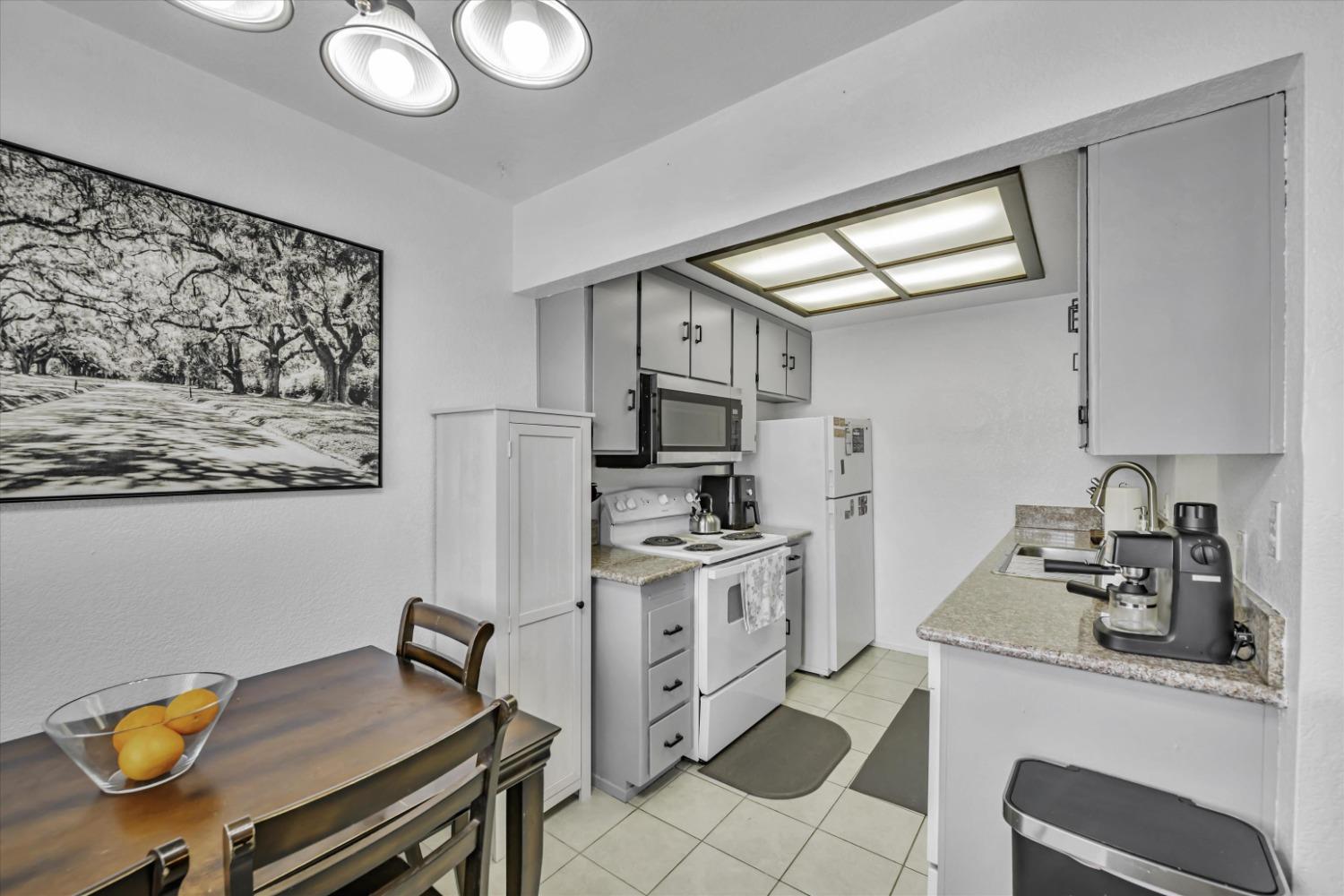 Photo #8: 225016228 Listing: Photo #8