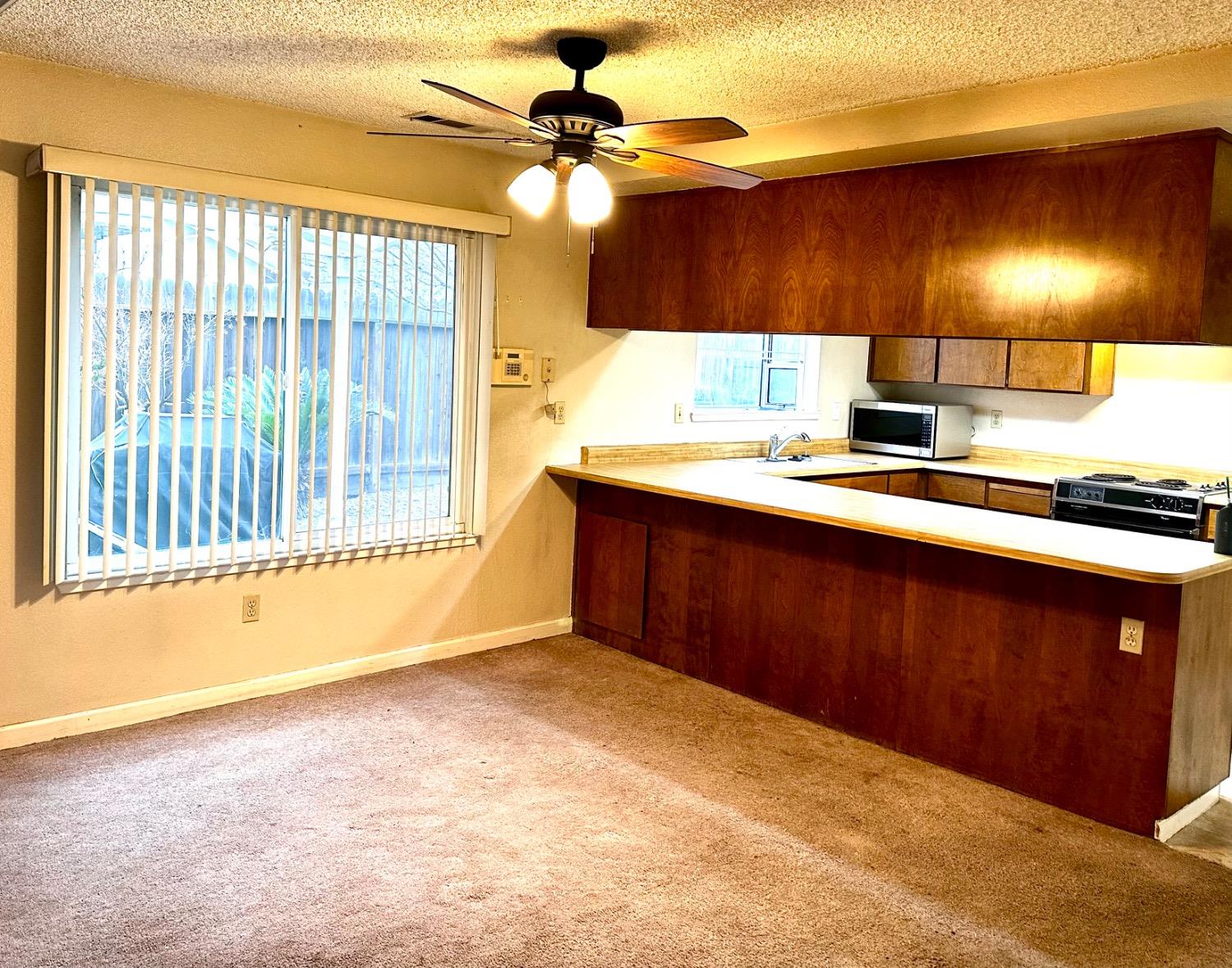 Detail Gallery Image 14 of 85 For 1708 Brett Ln, Modesto,  CA 95358 - 2 Beds | 2 Baths