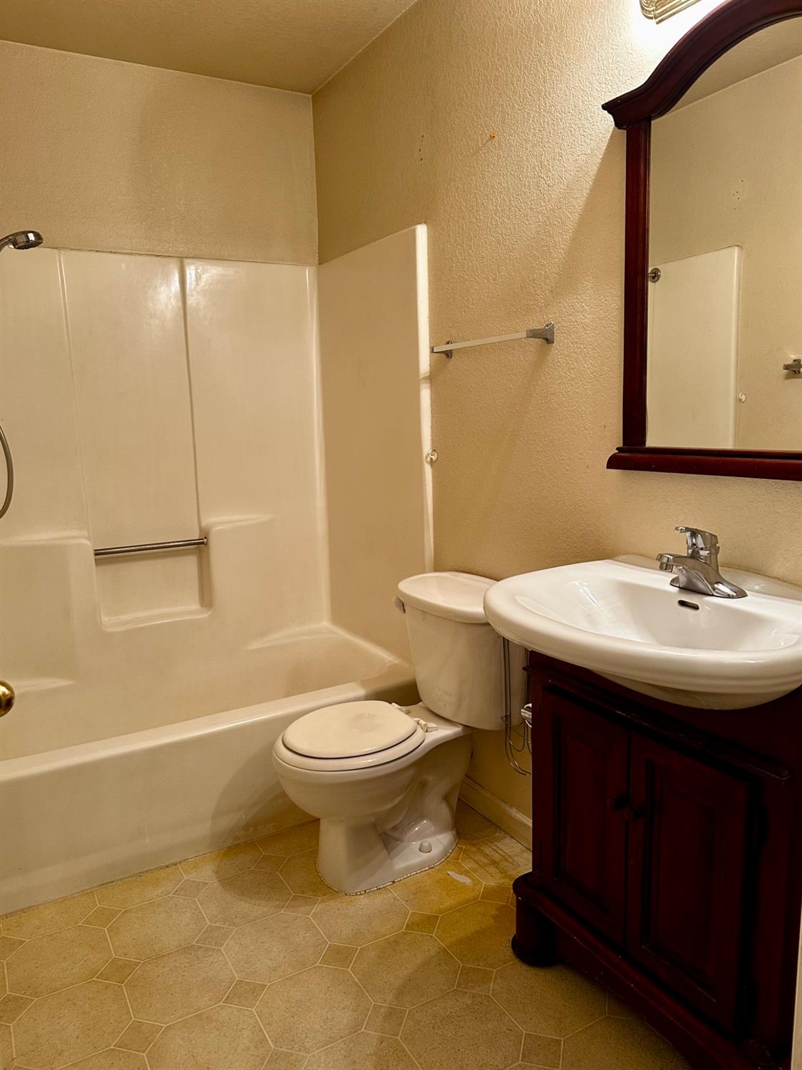 Detail Gallery Image 29 of 85 For 1708 Brett Ln, Modesto,  CA 95358 - 2 Beds | 2 Baths