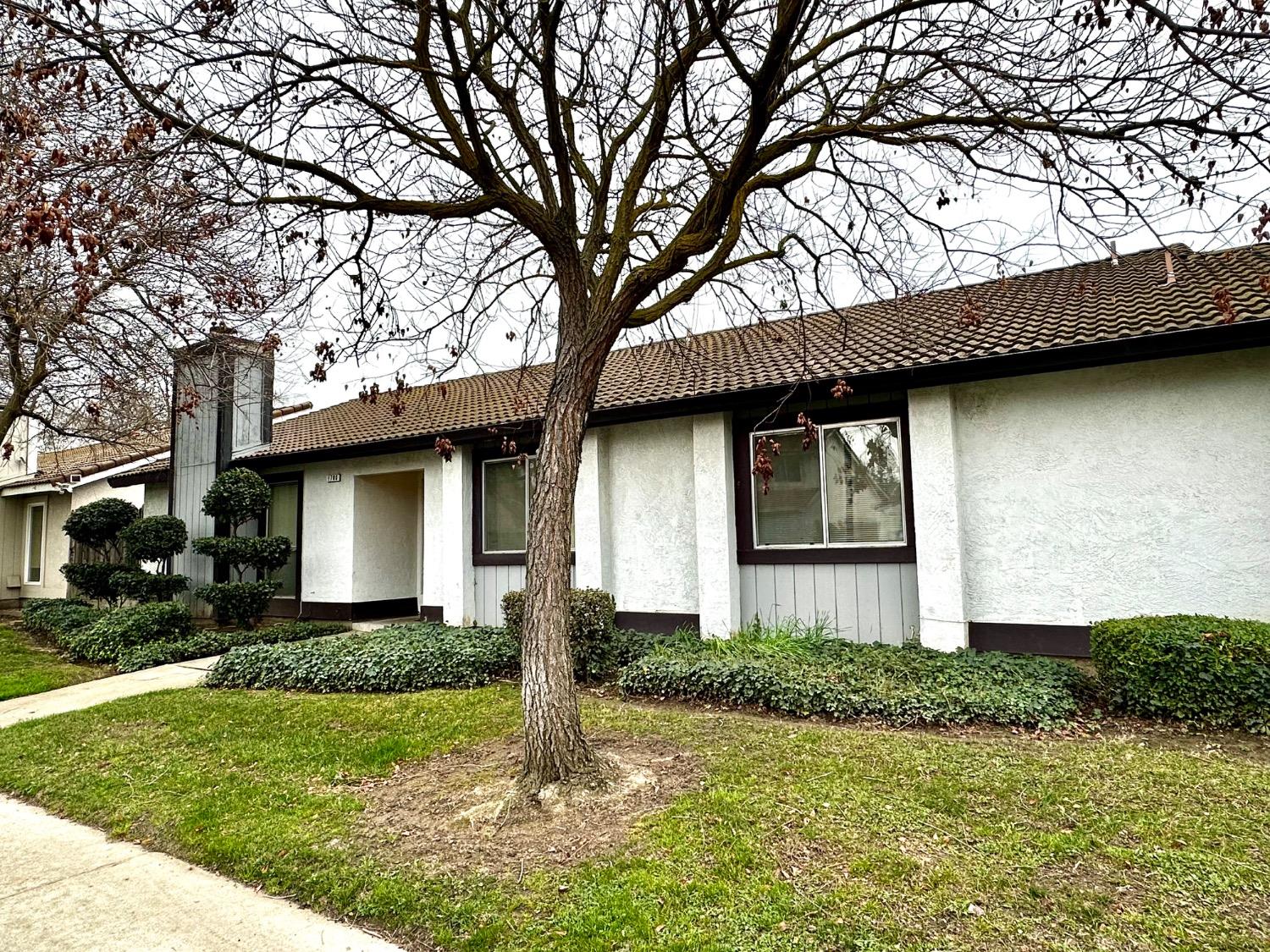 Detail Gallery Image 4 of 85 For 1708 Brett Ln, Modesto,  CA 95358 - 2 Beds | 2 Baths