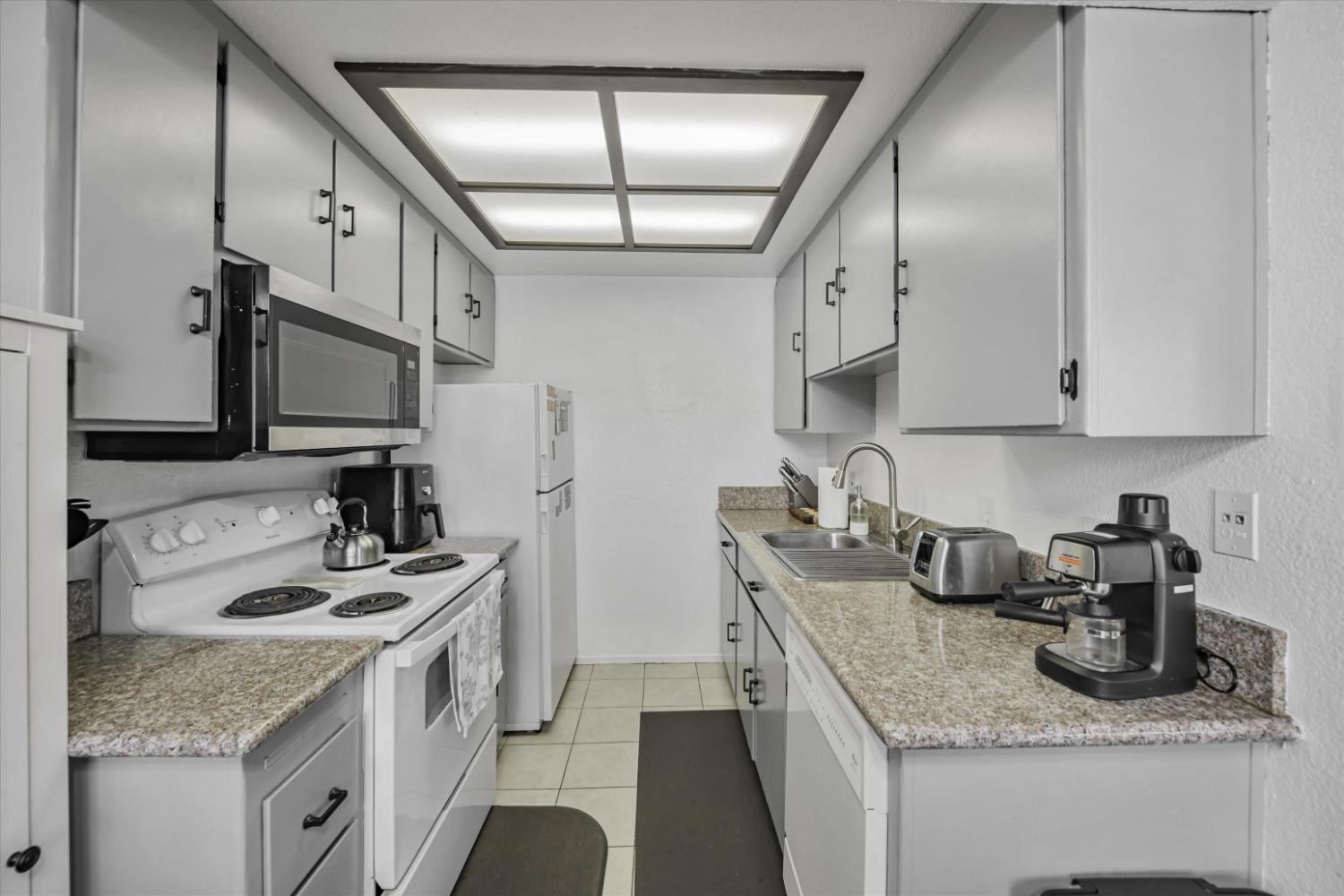 Photo #7: 225016228 Listing: Photo #7