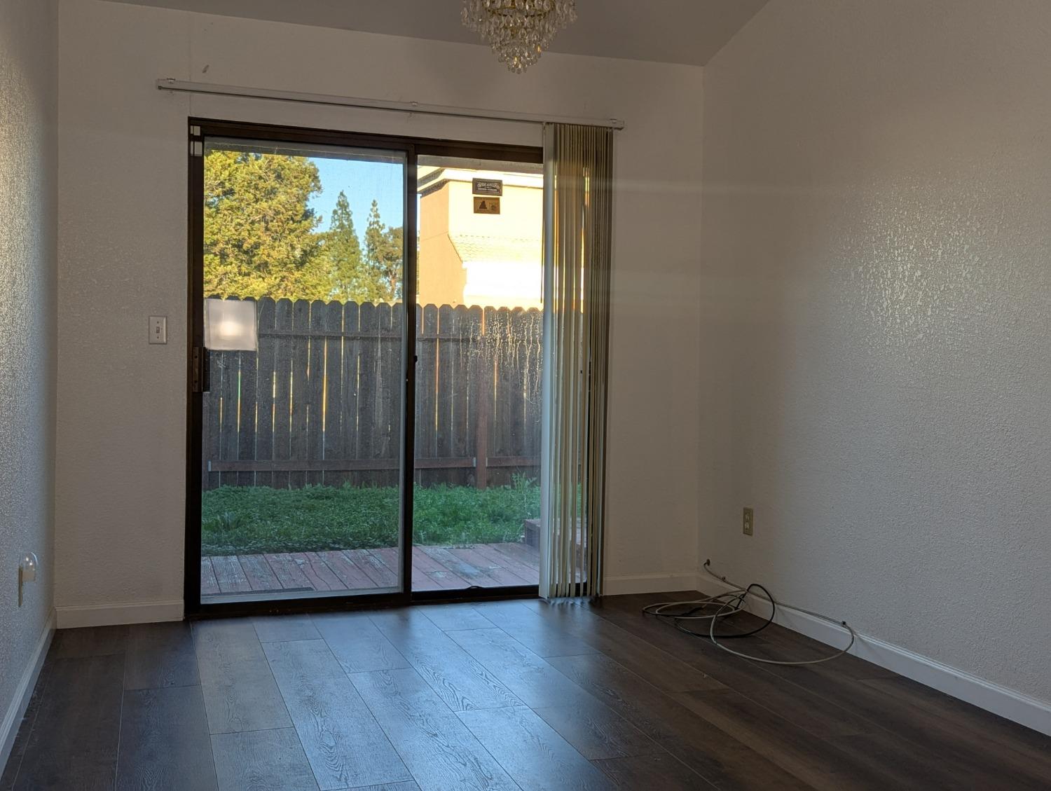 Detail Gallery Image 8 of 17 For 7441 Spicewood Dr, Sacramento,  CA 95831 - 3 Beds | 2 Baths