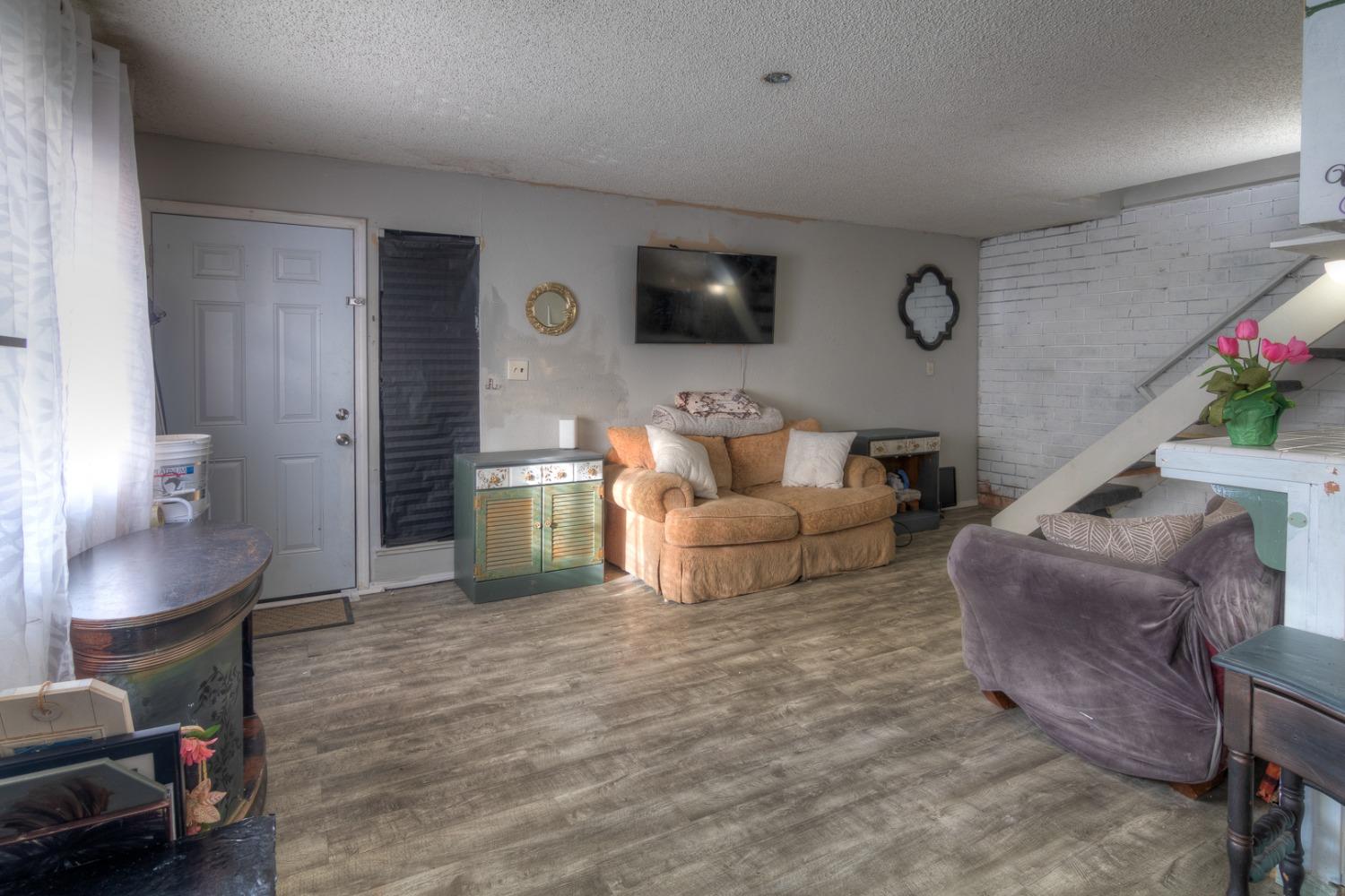 Photo #3: 225018419 Listing 