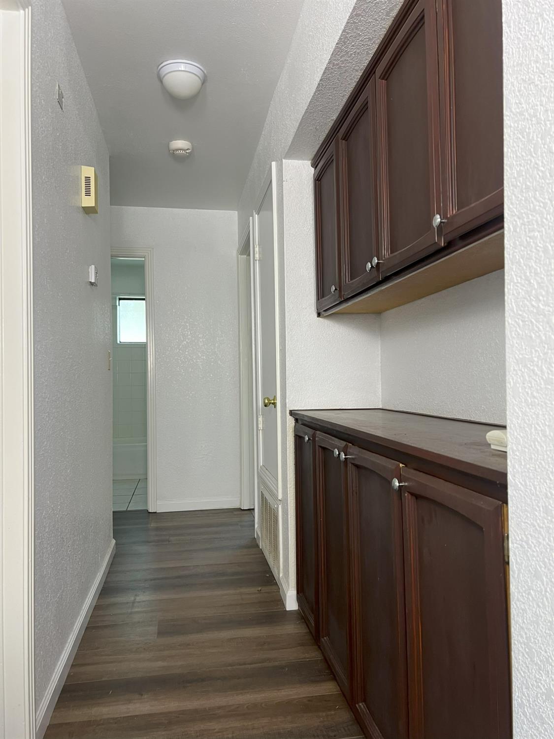 Detail Gallery Image 11 of 17 For 7441 Spicewood Dr, Sacramento,  CA 95831 - 3 Beds | 2 Baths