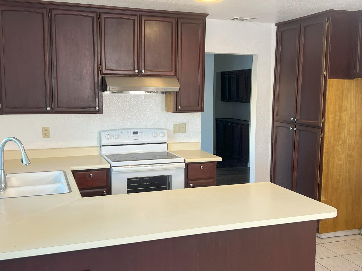 Detail Gallery Image 6 of 17 For 7441 Spicewood Dr, Sacramento,  CA 95831 - 3 Beds | 2 Baths