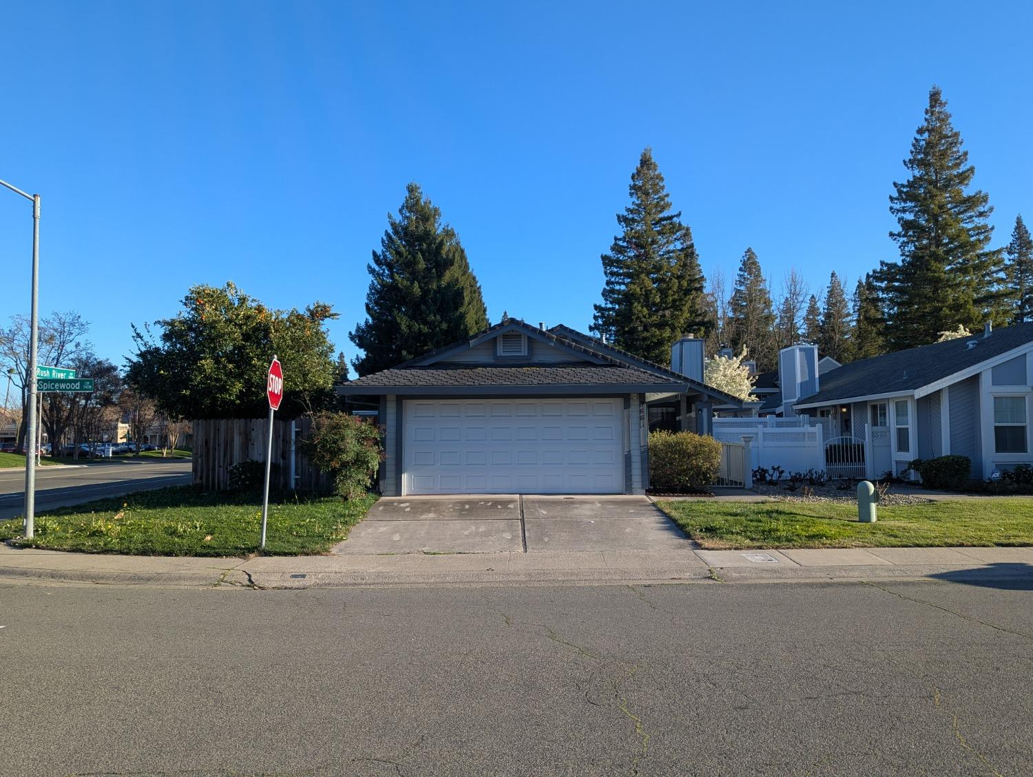 Detail Gallery Image 2 of 17 For 7441 Spicewood Dr, Sacramento,  CA 95831 - 3 Beds | 2 Baths