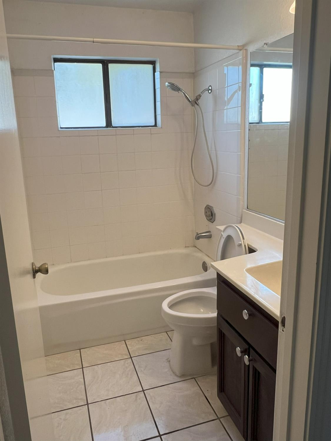 Detail Gallery Image 12 of 17 For 7441 Spicewood Dr, Sacramento,  CA 95831 - 3 Beds | 2 Baths
