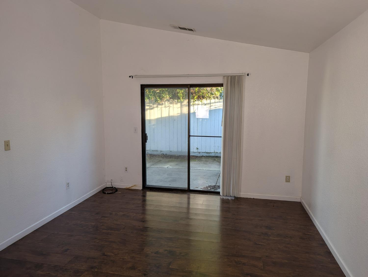 Detail Gallery Image 13 of 17 For 7441 Spicewood Dr, Sacramento,  CA 95831 - 3 Beds | 2 Baths