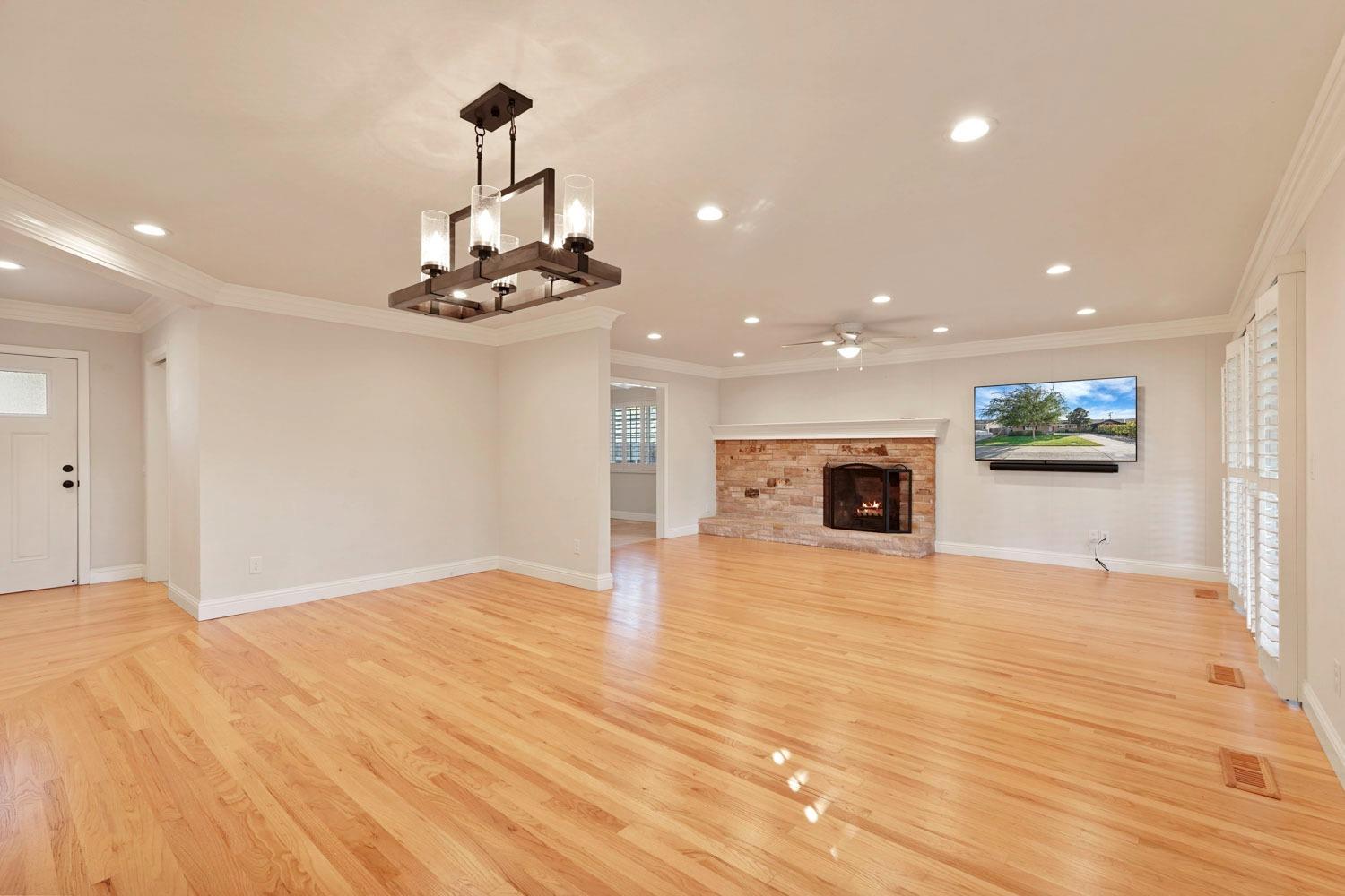 Detail Gallery Image 6 of 35 For 2108 Cabrillo Cir, Lodi,  CA 95242 - 3 Beds | 2 Baths