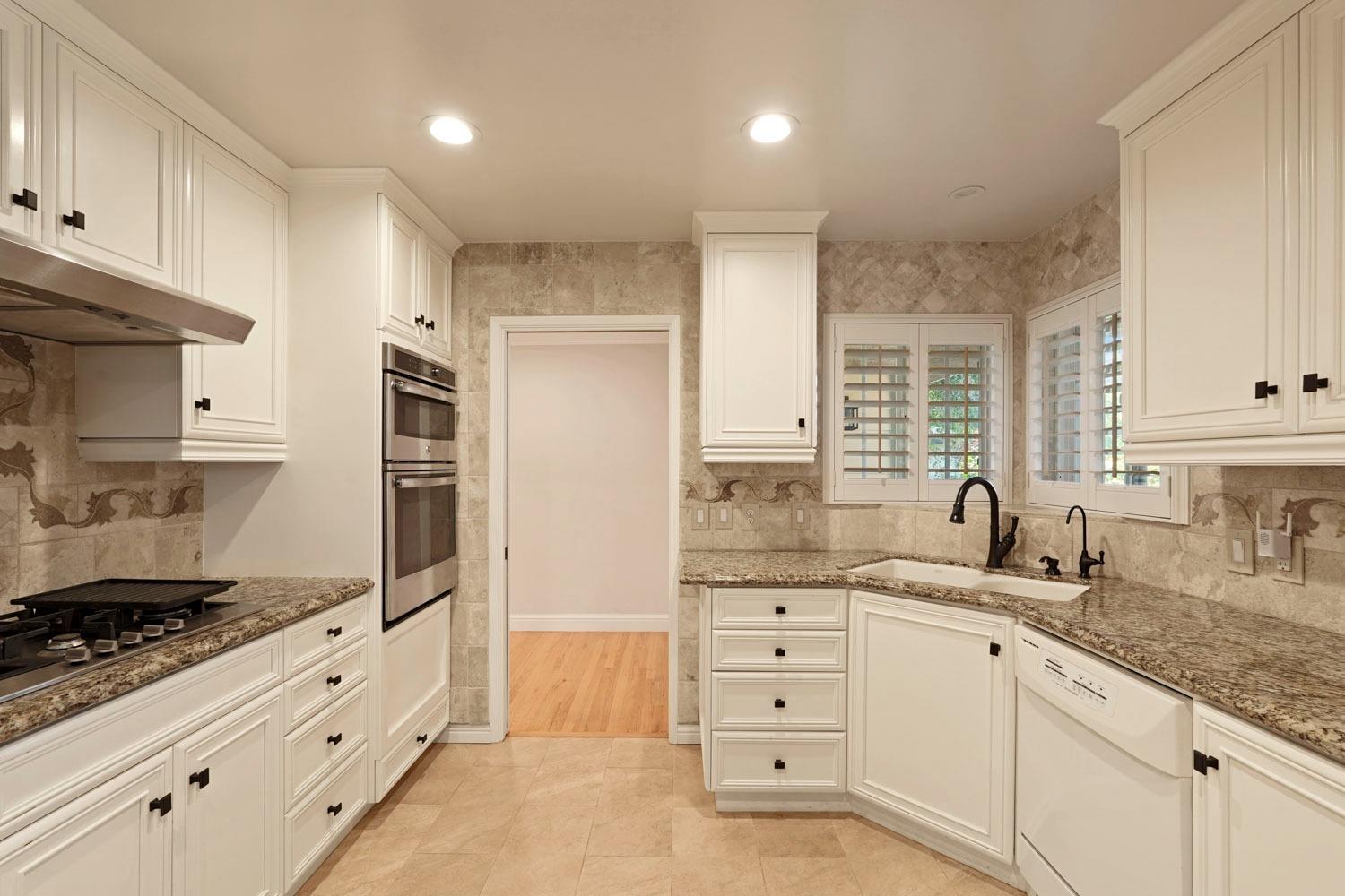 Detail Gallery Image 15 of 35 For 2108 Cabrillo Cir, Lodi,  CA 95242 - 3 Beds | 2 Baths