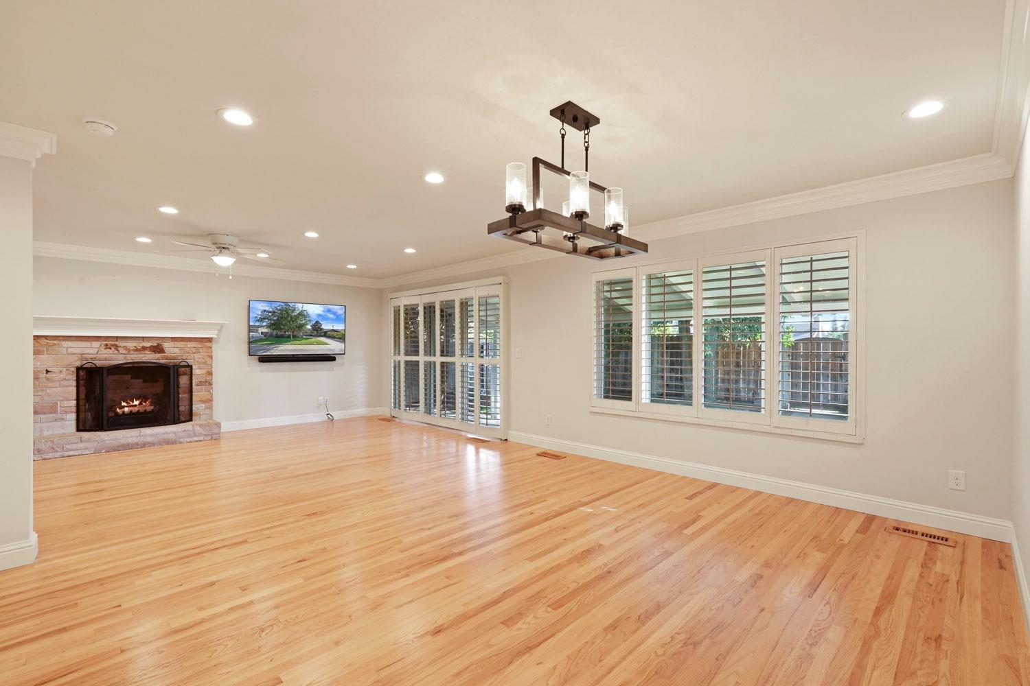 Detail Gallery Image 2 of 35 For 2108 Cabrillo Cir, Lodi,  CA 95242 - 3 Beds | 2 Baths