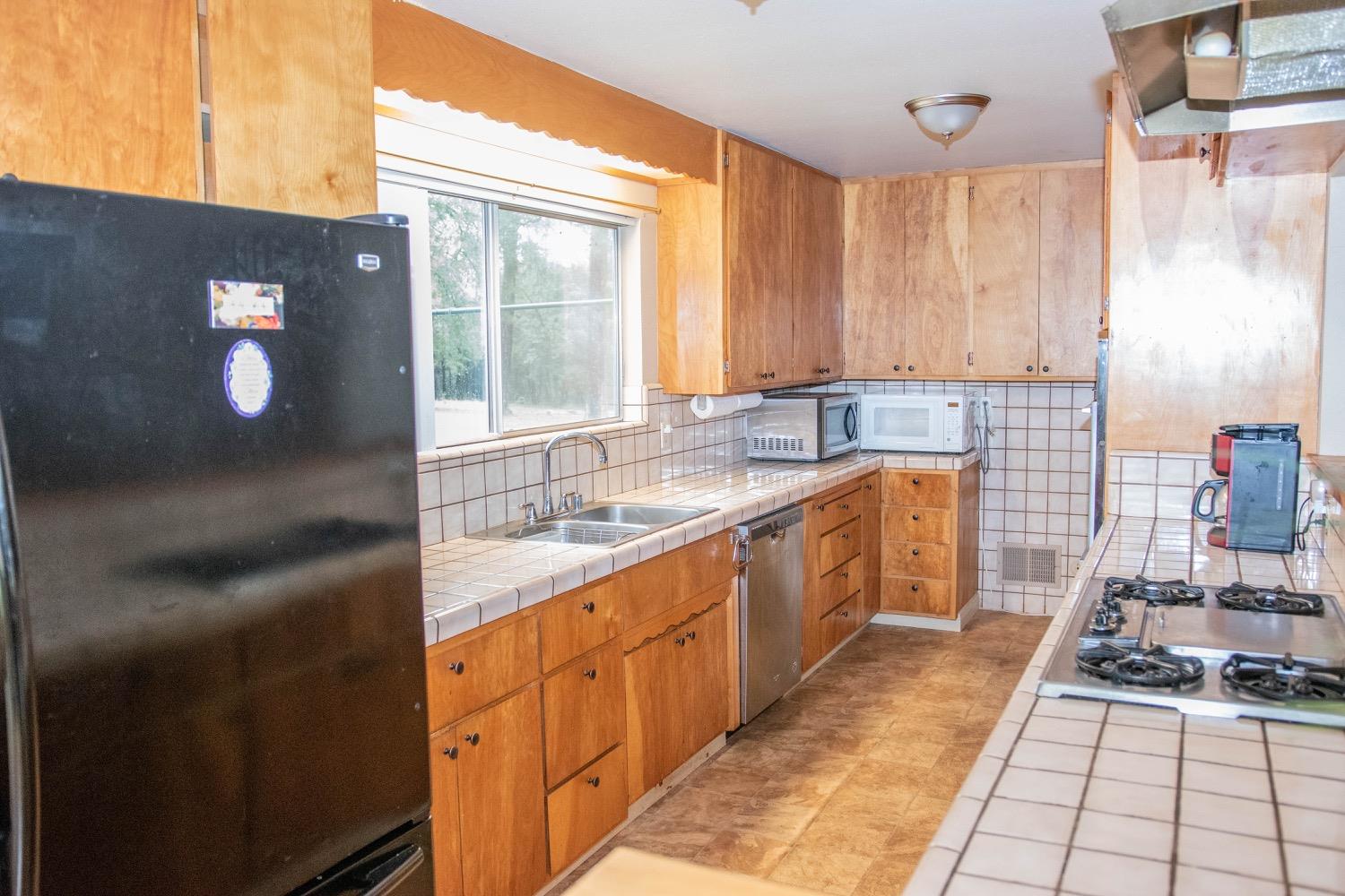 Detail Gallery Image 14 of 77 For 6191 Shasta Rd, Garden Valley,  CA 95633 - 5 Beds | 2 Baths