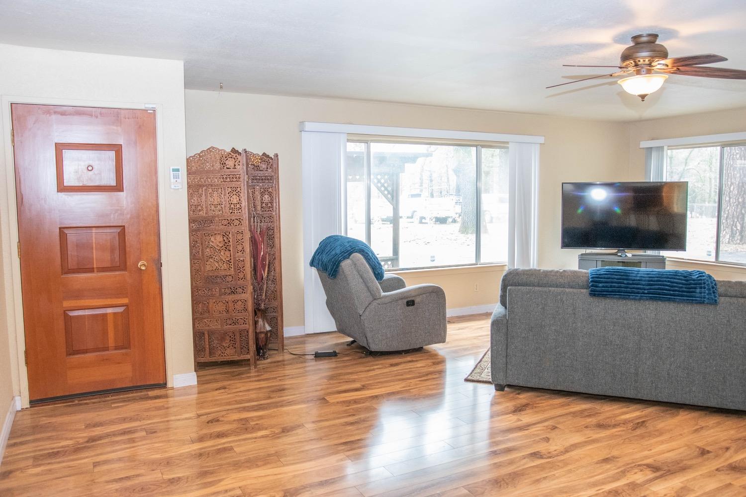 Detail Gallery Image 7 of 77 For 6191 Shasta Rd, Garden Valley,  CA 95633 - 5 Beds | 2 Baths