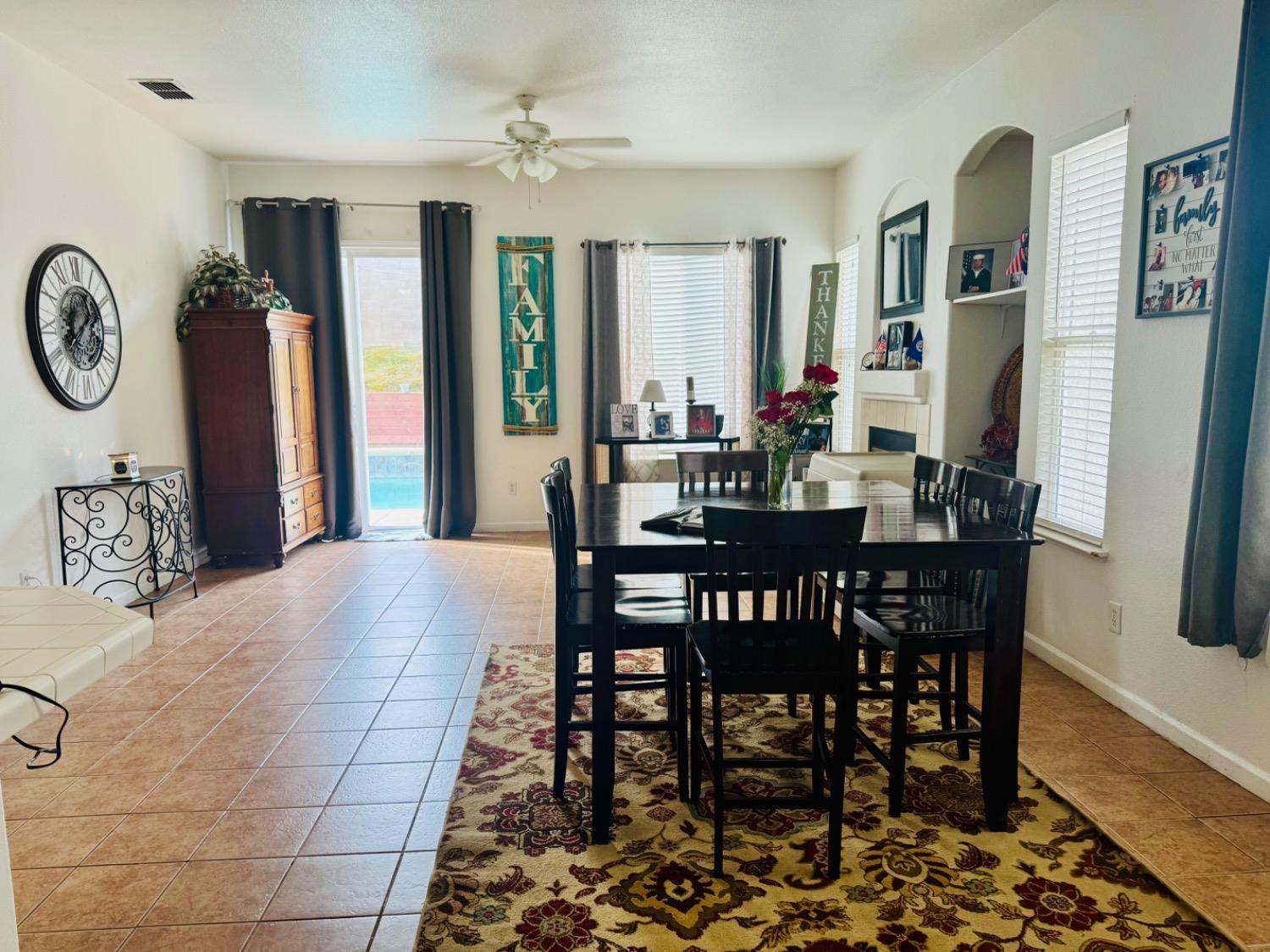 Detail Gallery Image 8 of 14 For 4070 Black Butte Cir, Stockton,  CA 95209 - 4 Beds | 2 Baths