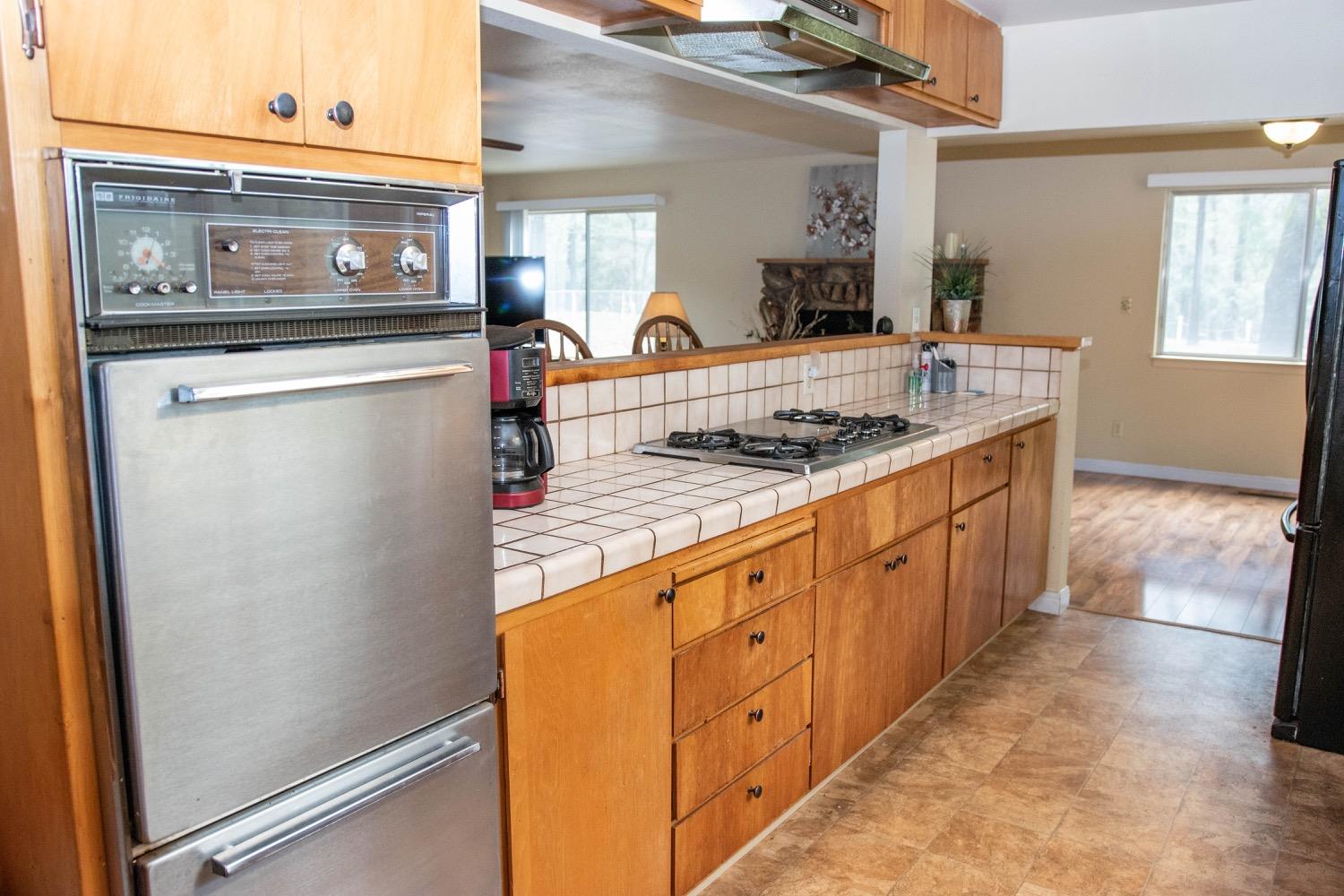 Detail Gallery Image 11 of 77 For 6191 Shasta Rd, Garden Valley,  CA 95633 - 5 Beds | 2 Baths