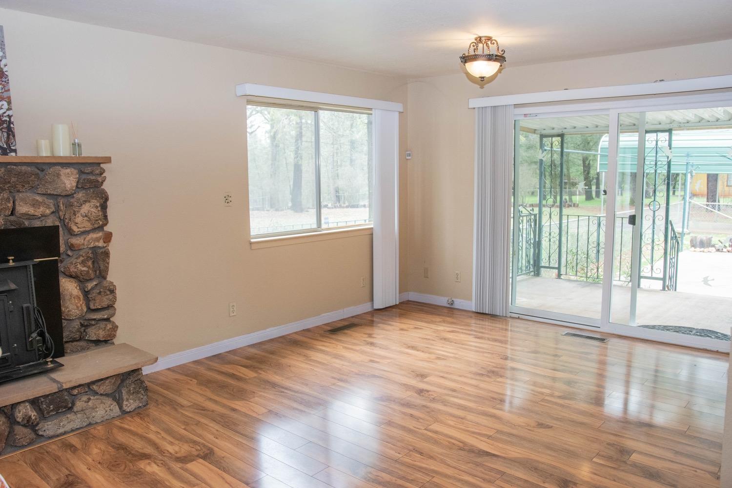Detail Gallery Image 9 of 77 For 6191 Shasta Rd, Garden Valley,  CA 95633 - 5 Beds | 2 Baths
