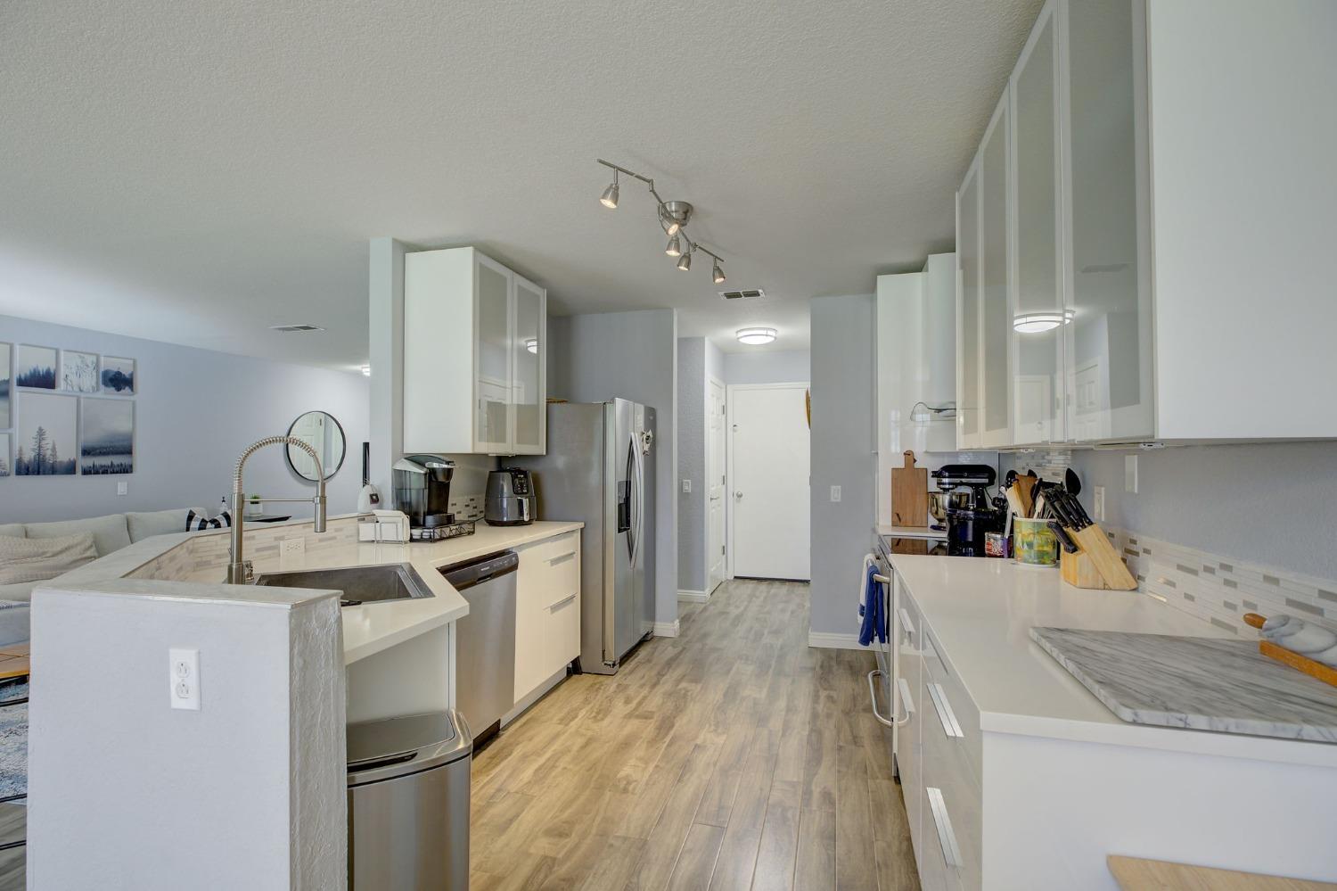 Verner Oak Court #36, Sacramento, California image 9