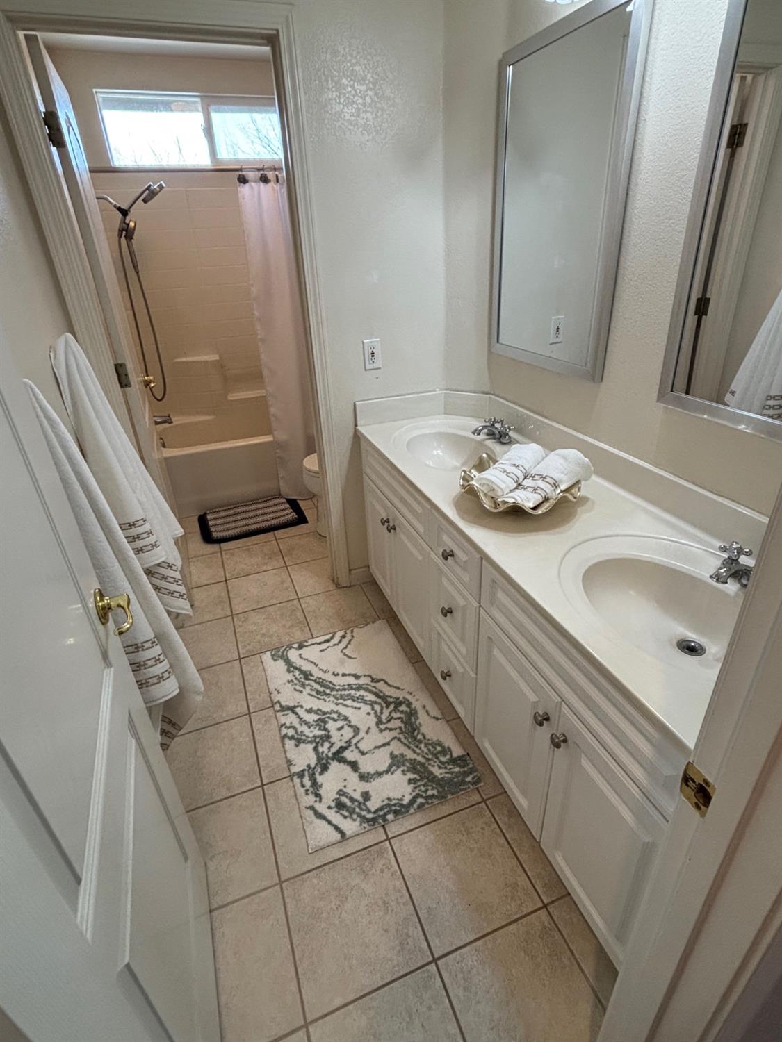 Detail Gallery Image 45 of 80 For 223 Vintage Dr, Turlock,  CA 95382 - 5 Beds | 3 Baths