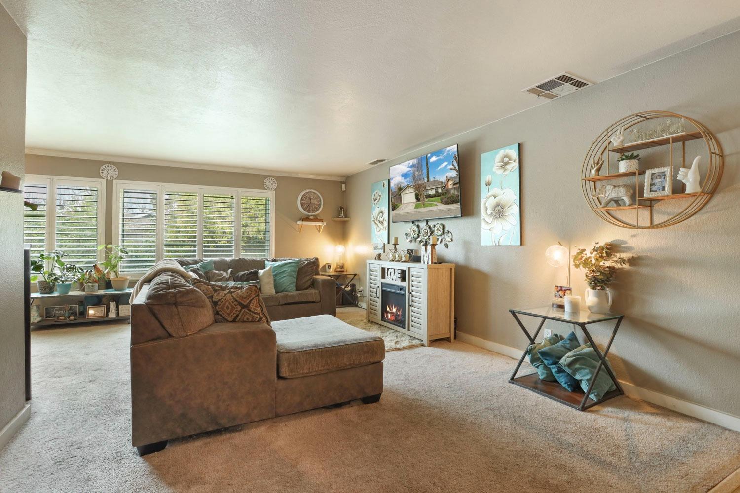 Detail Gallery Image 7 of 33 For 6127 Herndon Pl, Stockton,  CA 95219 - 3 Beds | 2 Baths