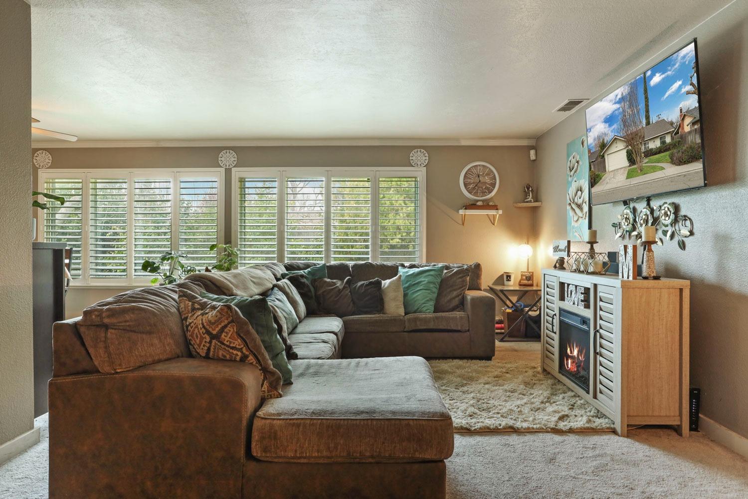 Detail Gallery Image 9 of 33 For 6127 Herndon Pl, Stockton,  CA 95219 - 3 Beds | 2 Baths
