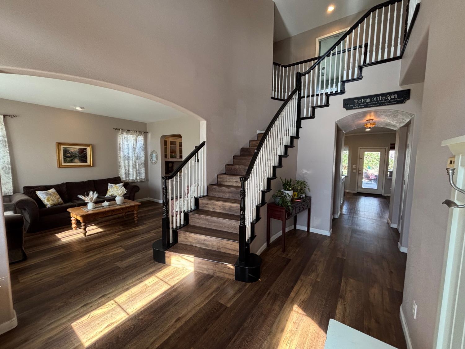 Detail Gallery Image 8 of 80 For 223 Vintage Dr, Turlock,  CA 95382 - 5 Beds | 3 Baths