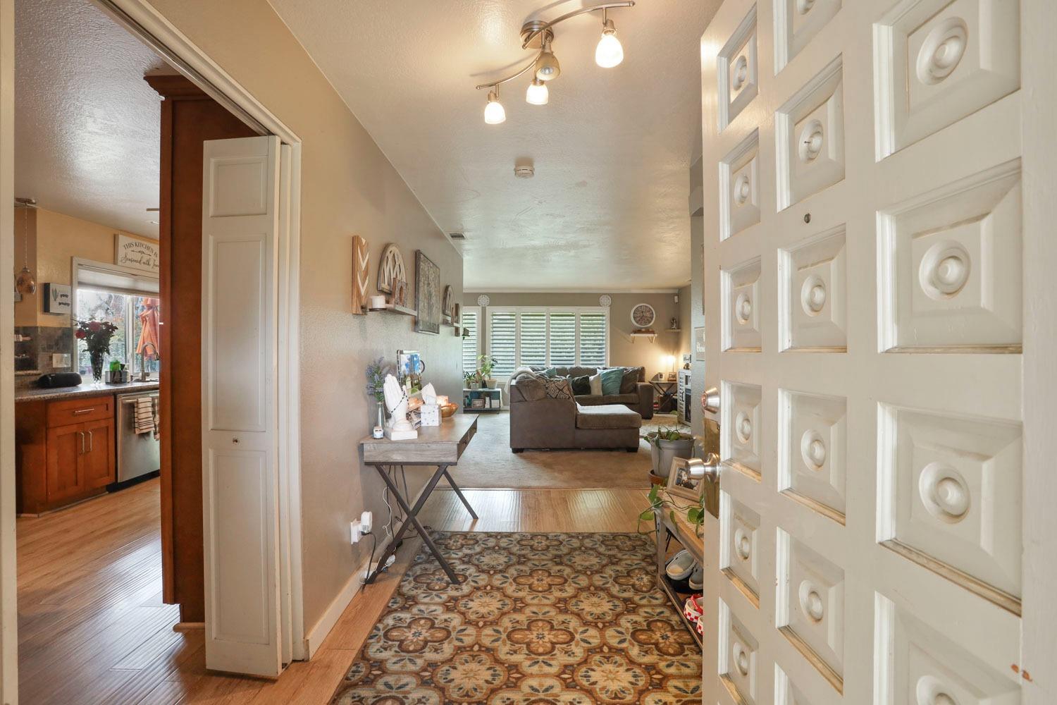Detail Gallery Image 6 of 33 For 6127 Herndon Pl, Stockton,  CA 95219 - 3 Beds | 2 Baths