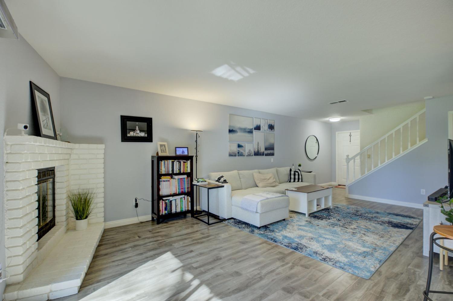 Verner Oak Court #36, Sacramento, California image 6