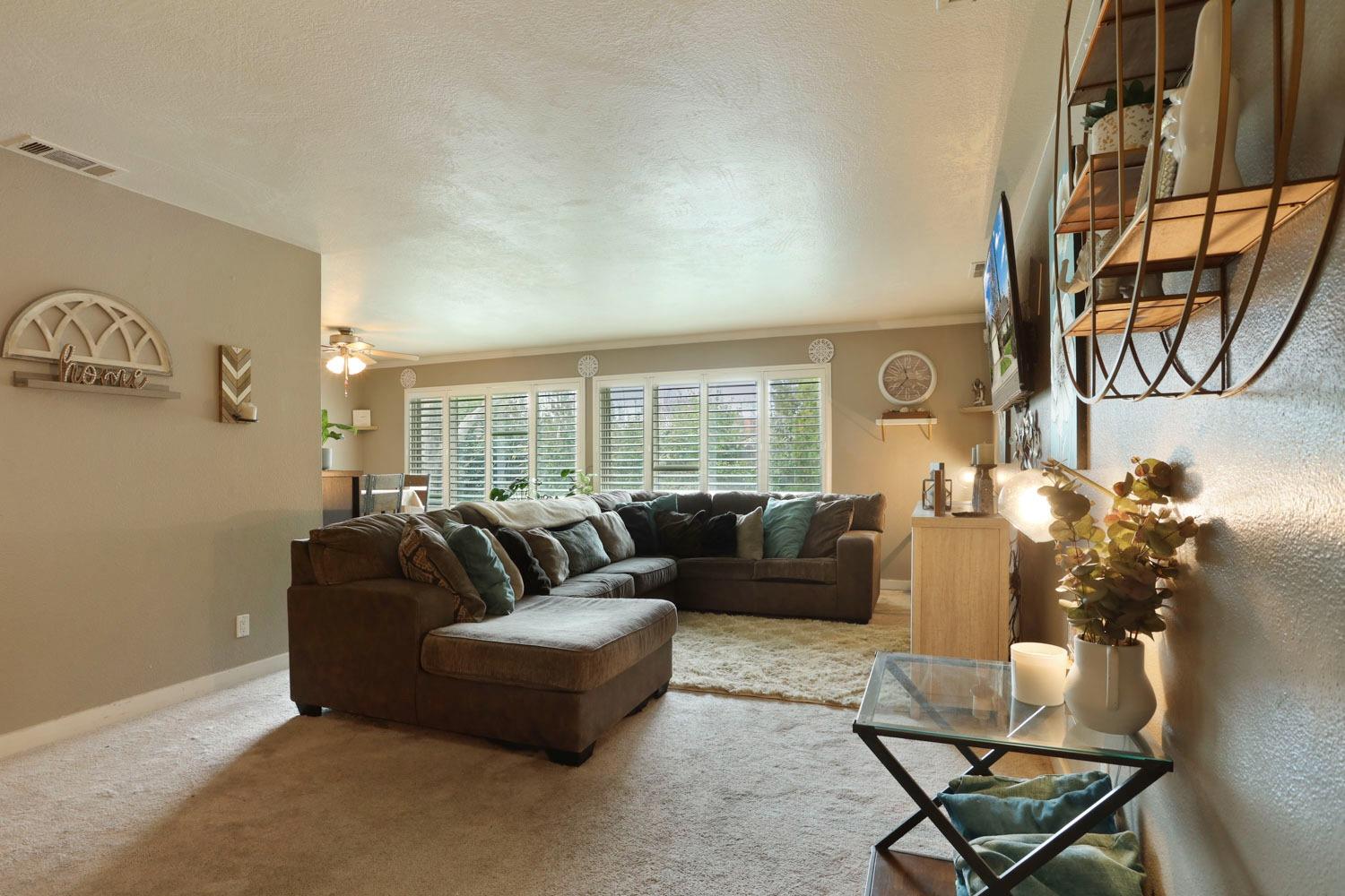 Detail Gallery Image 8 of 33 For 6127 Herndon Pl, Stockton,  CA 95219 - 3 Beds | 2 Baths