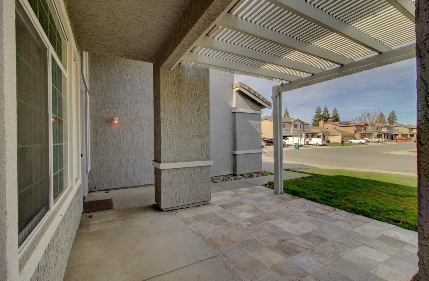 Detail Gallery Image 8 of 78 For 1568 Jasmine Way, Lodi,  CA 95242 - 5 Beds | 3 Baths