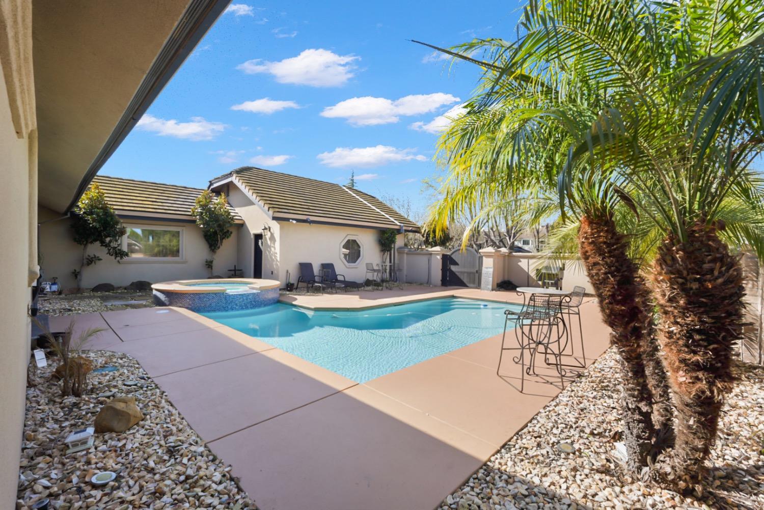 Detail Gallery Image 6 of 41 For 4044 Fort Donelson Dr, Stockton,  CA 95219 - 4 Beds | 4/1 Baths