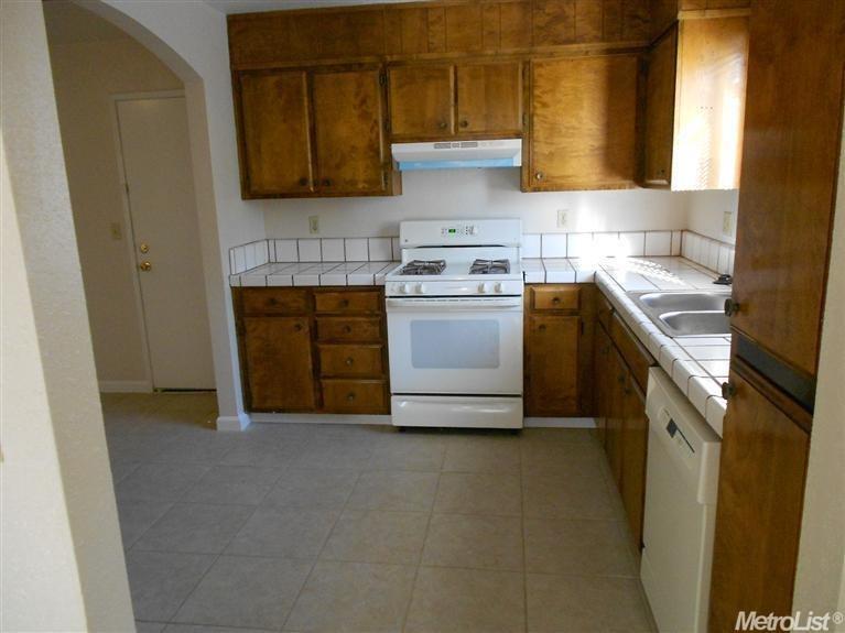 Detail Gallery Image 3 of 4 For 4621 Hillsboro Way, Stockton,  CA 95207 - 3 Beds | 2 Baths
