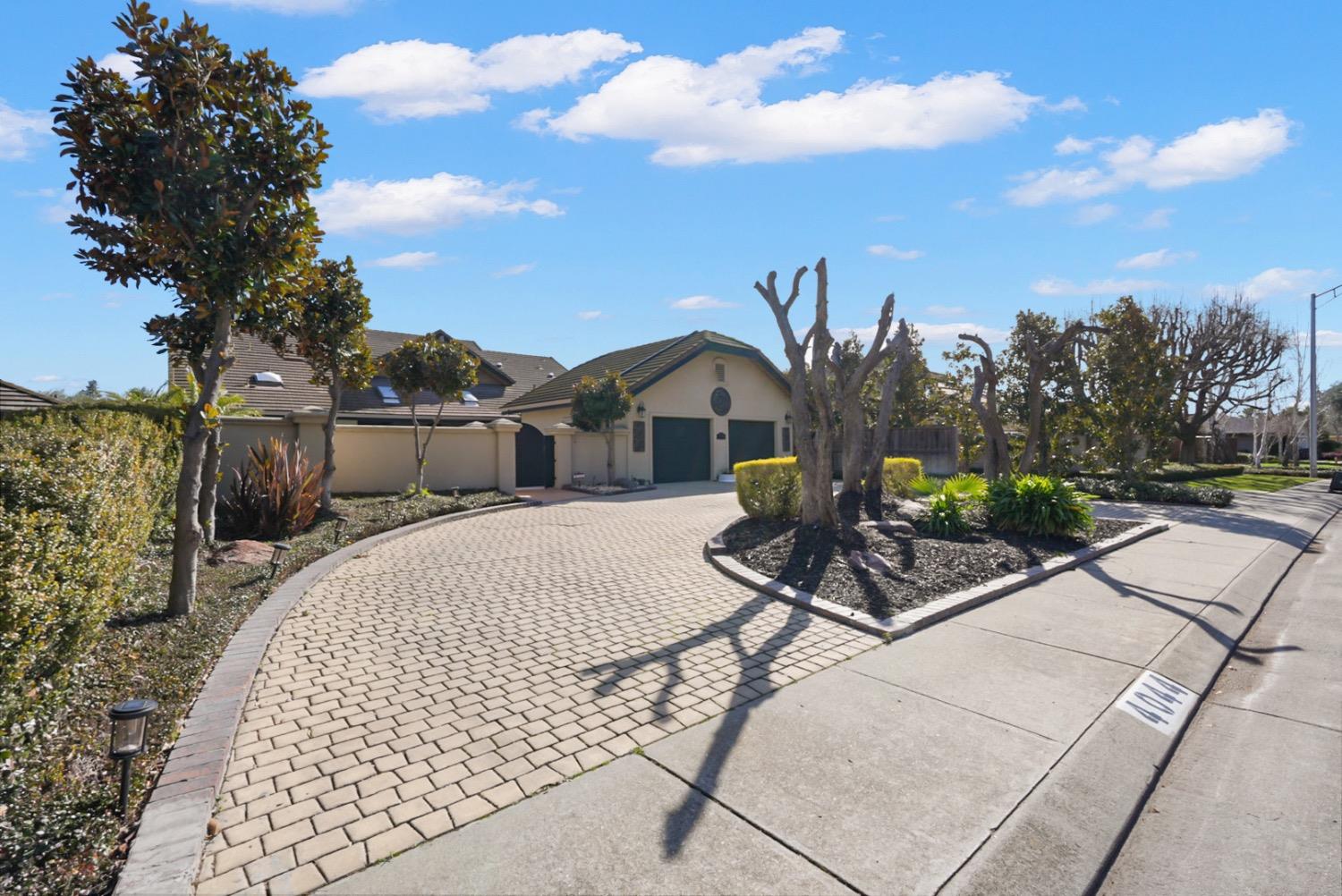 Detail Gallery Image 4 of 41 For 4044 Fort Donelson Dr, Stockton,  CA 95219 - 4 Beds | 4/1 Baths