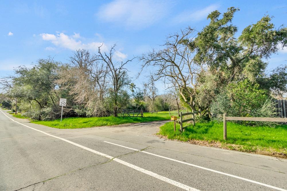 Detail Gallery Image 3 of 23 For 6515 Mariposa Ave, Citrus Heights,  CA 95610 - 6 Beds | 2 Baths