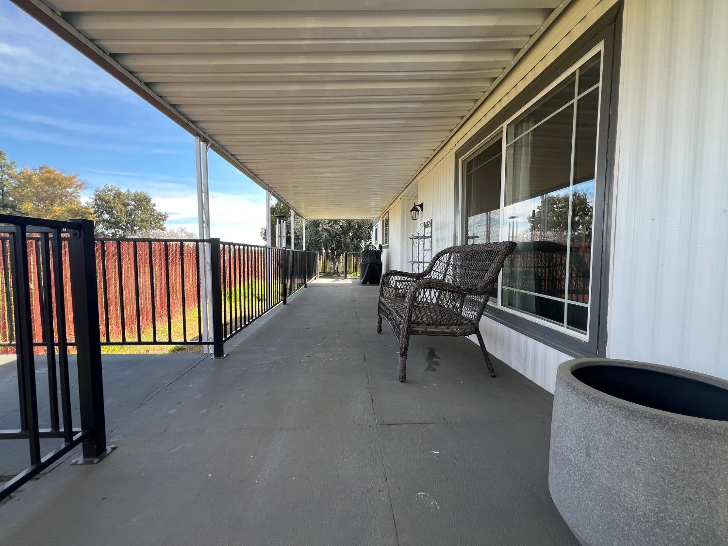 Detail Gallery Image 5 of 33 For 2240 Golden Oak Ln 33, Merced,  CA 95341 - 2 Beds | 2 Baths