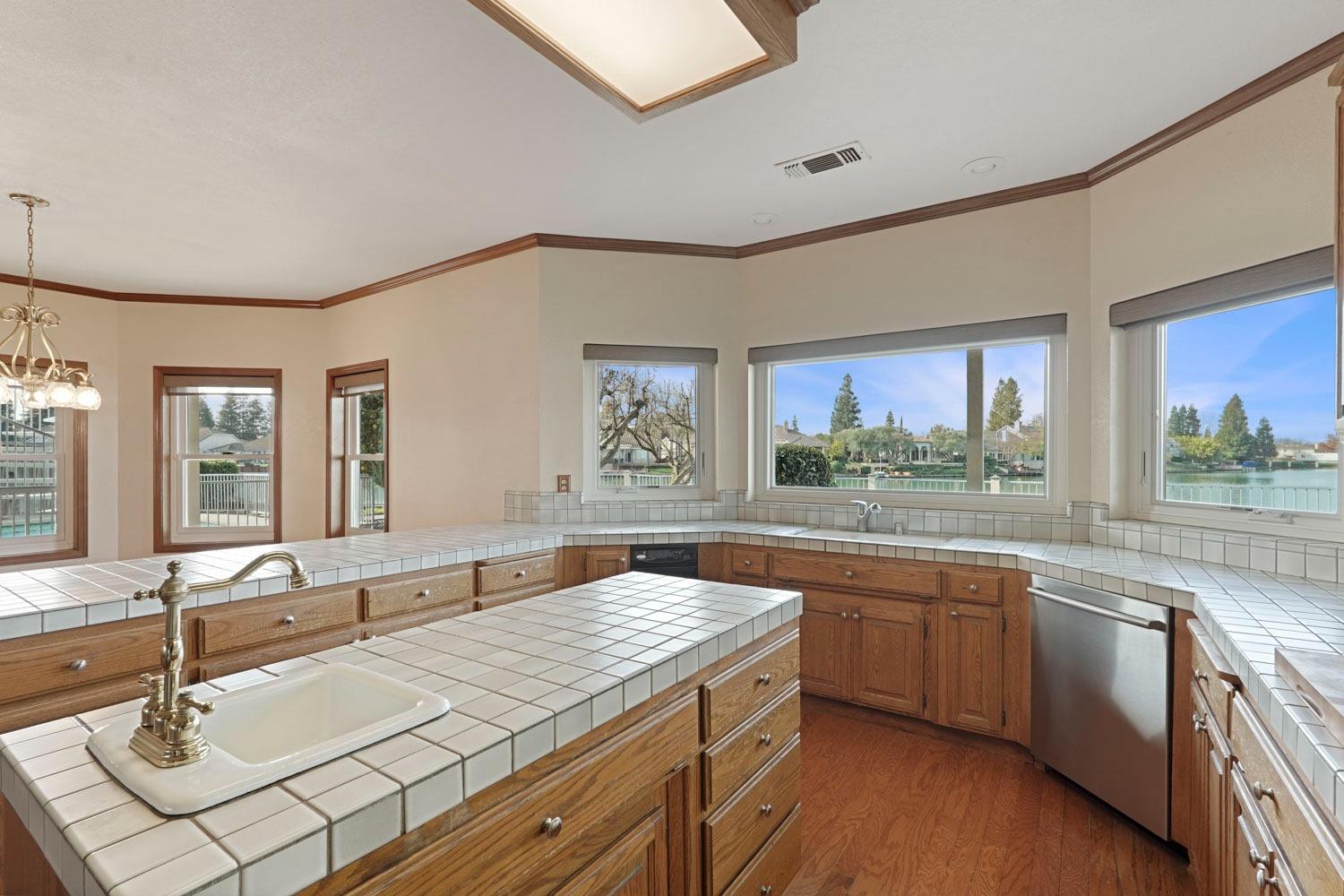 Detail Gallery Image 17 of 42 For 3551 Bluelake Cir, Stockton,  CA 95219 - 5 Beds | 4 Baths