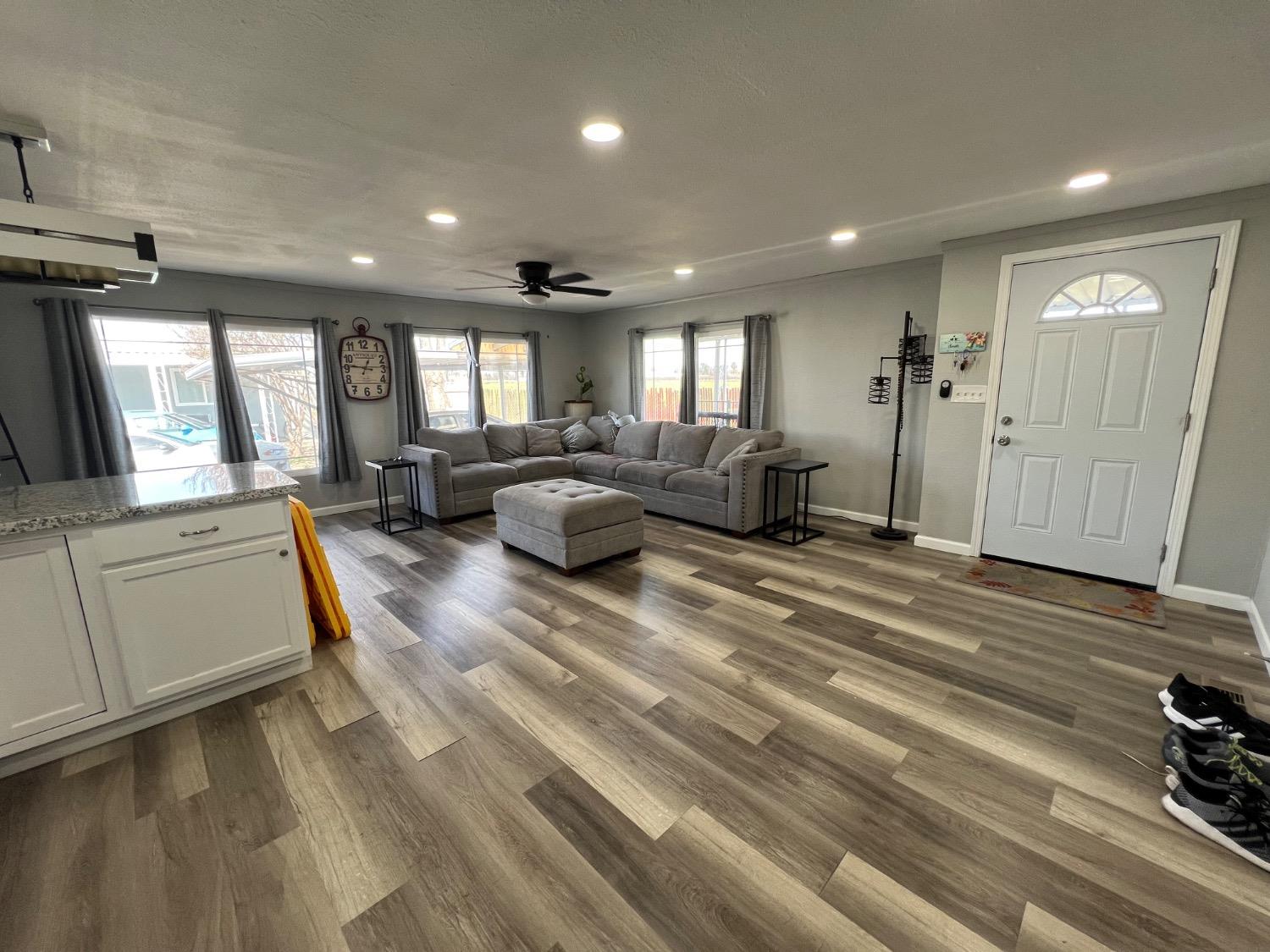 Detail Gallery Image 11 of 33 For 2240 Golden Oak Ln 33, Merced,  CA 95341 - 2 Beds | 2 Baths