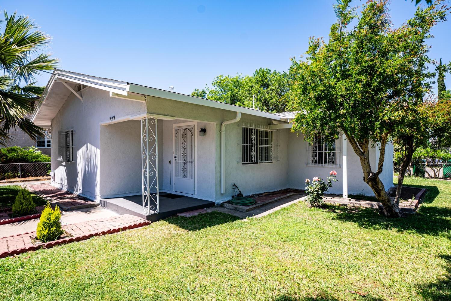 Detail Gallery Image 3 of 31 For 647 E 1st St, Stockton,  CA 95206 - 2 Beds | 1 Baths