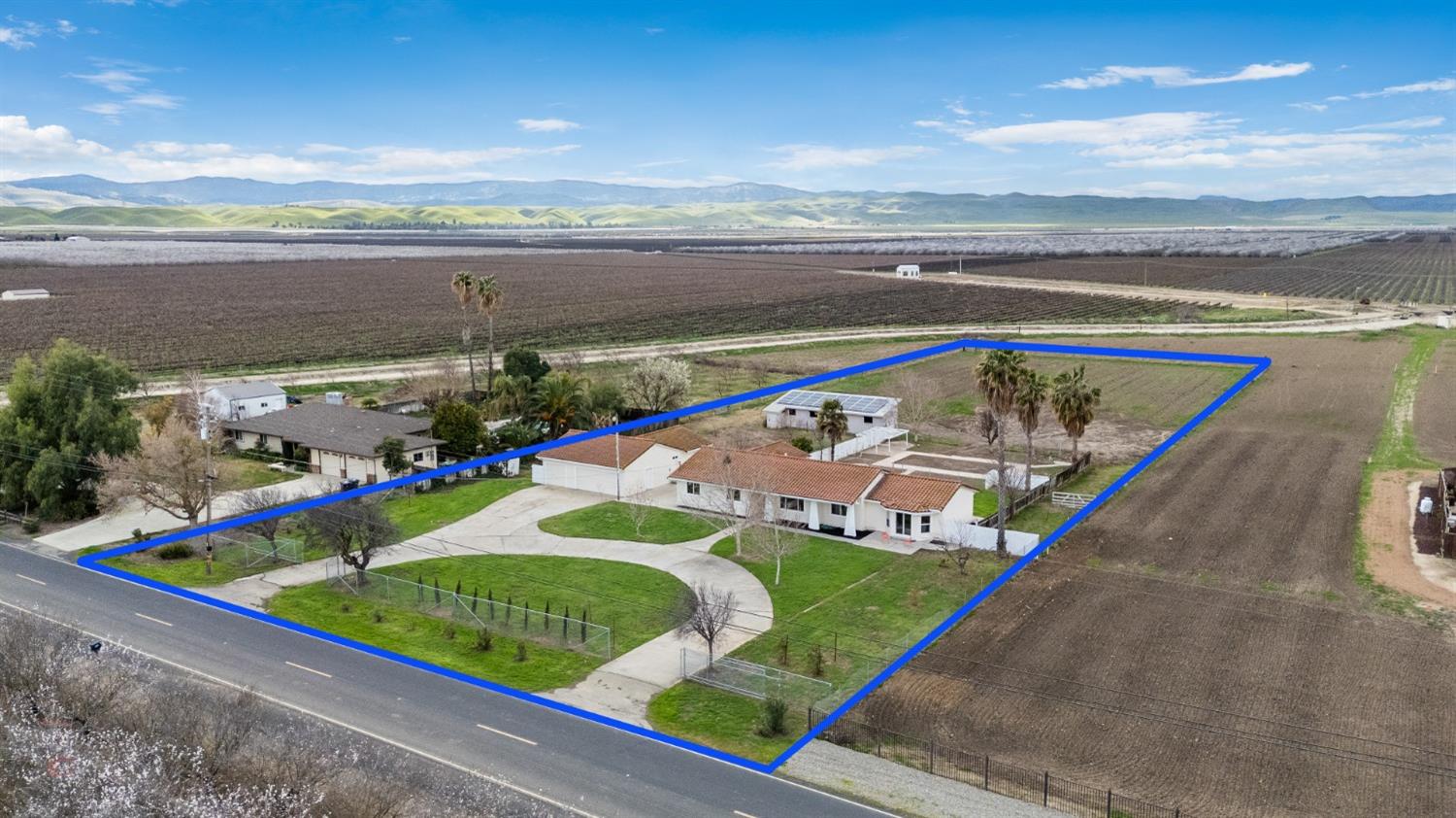 Detail Gallery Image 4 of 76 For 32475 S Bird Rd, Tracy,  CA 95304 - 4 Beds | 2/1 Baths