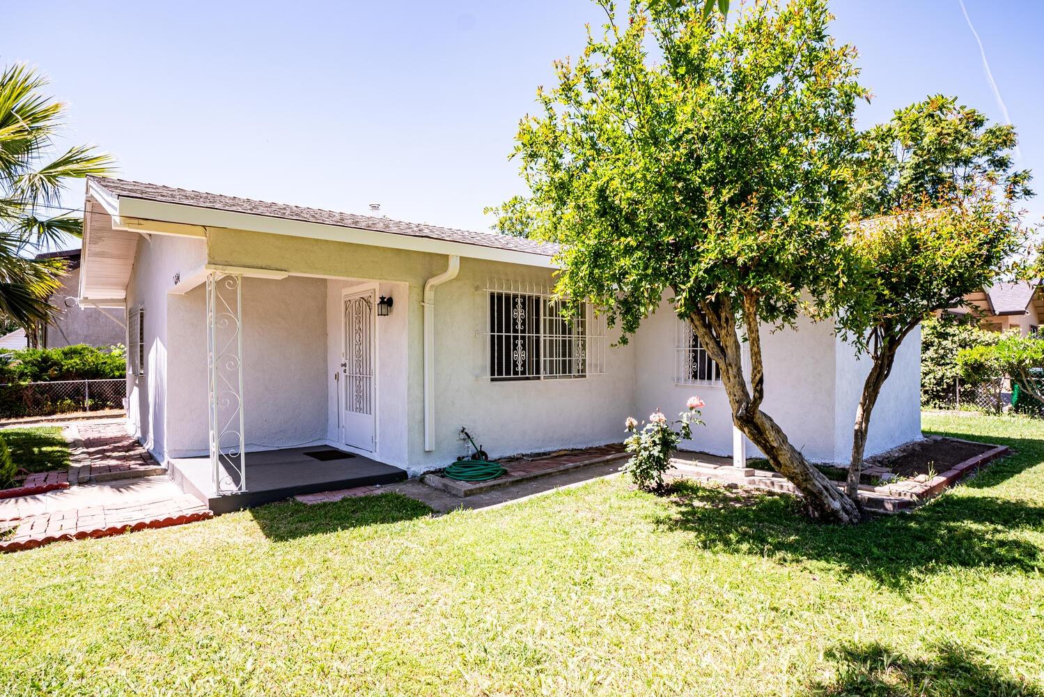 Detail Gallery Image 2 of 31 For 647 E 1st St, Stockton,  CA 95206 - 2 Beds | 1 Baths