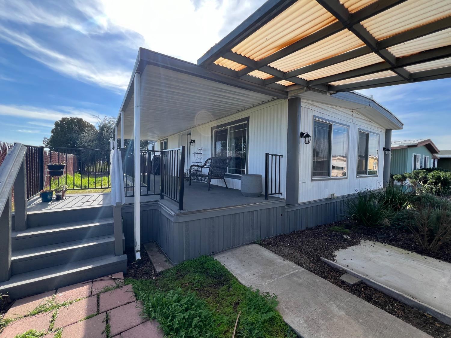 Detail Gallery Image 2 of 33 For 2240 Golden Oak Ln 33, Merced,  CA 95341 - 2 Beds | 2 Baths
