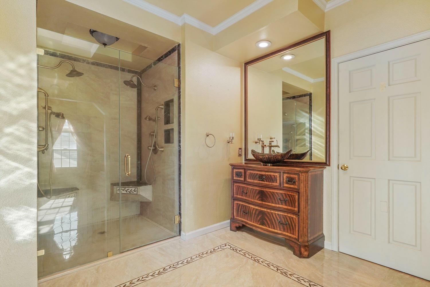 Detail Gallery Image 8 of 42 For 3551 Bluelake Cir, Stockton,  CA 95219 - 5 Beds | 4 Baths