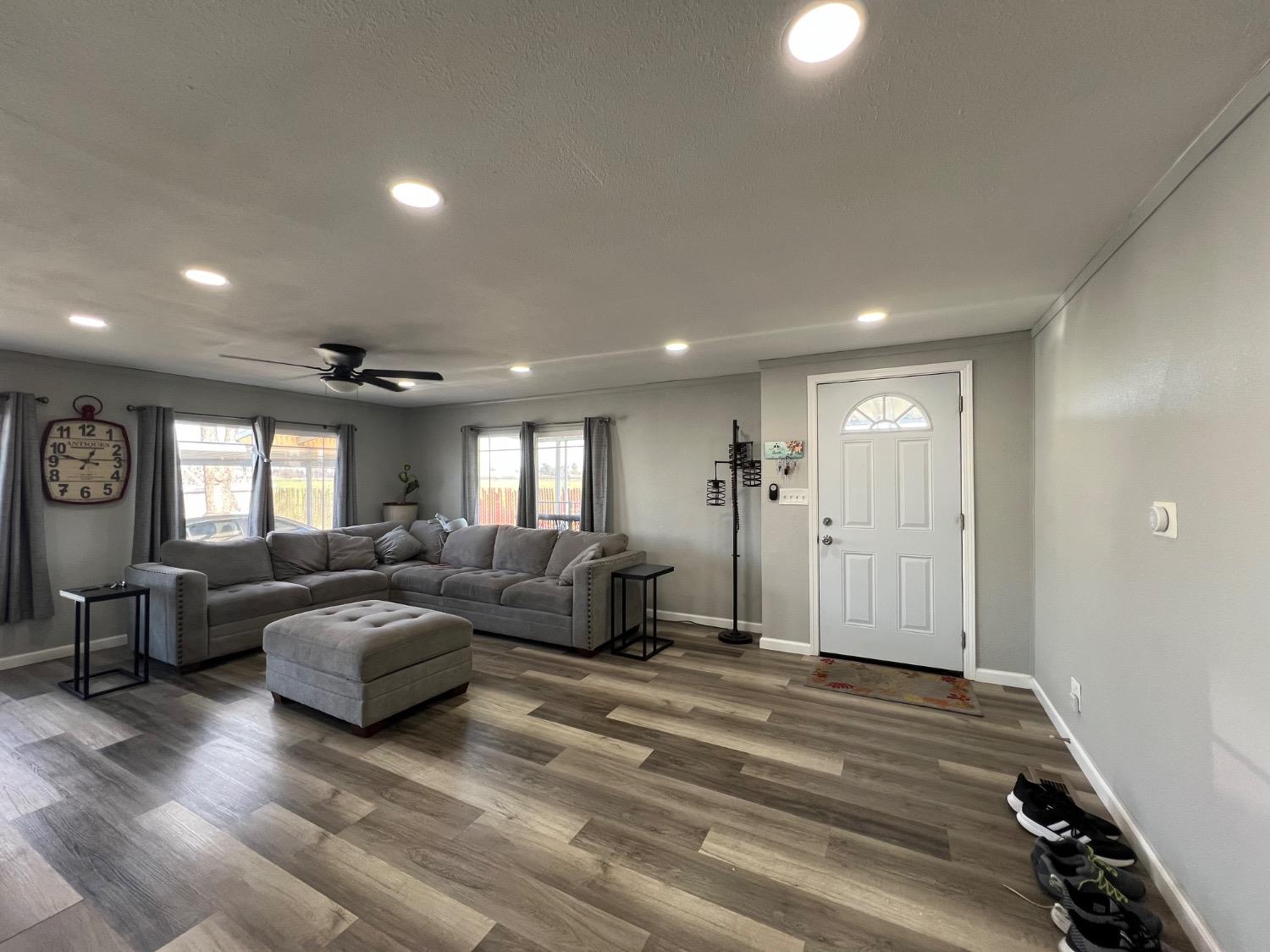 Detail Gallery Image 10 of 33 For 2240 Golden Oak Ln 33, Merced,  CA 95341 - 2 Beds | 2 Baths