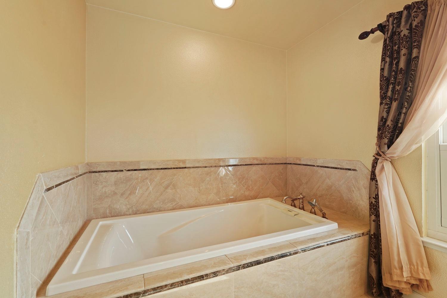 Detail Gallery Image 28 of 42 For 3551 Bluelake Cir, Stockton,  CA 95219 - 5 Beds | 4 Baths