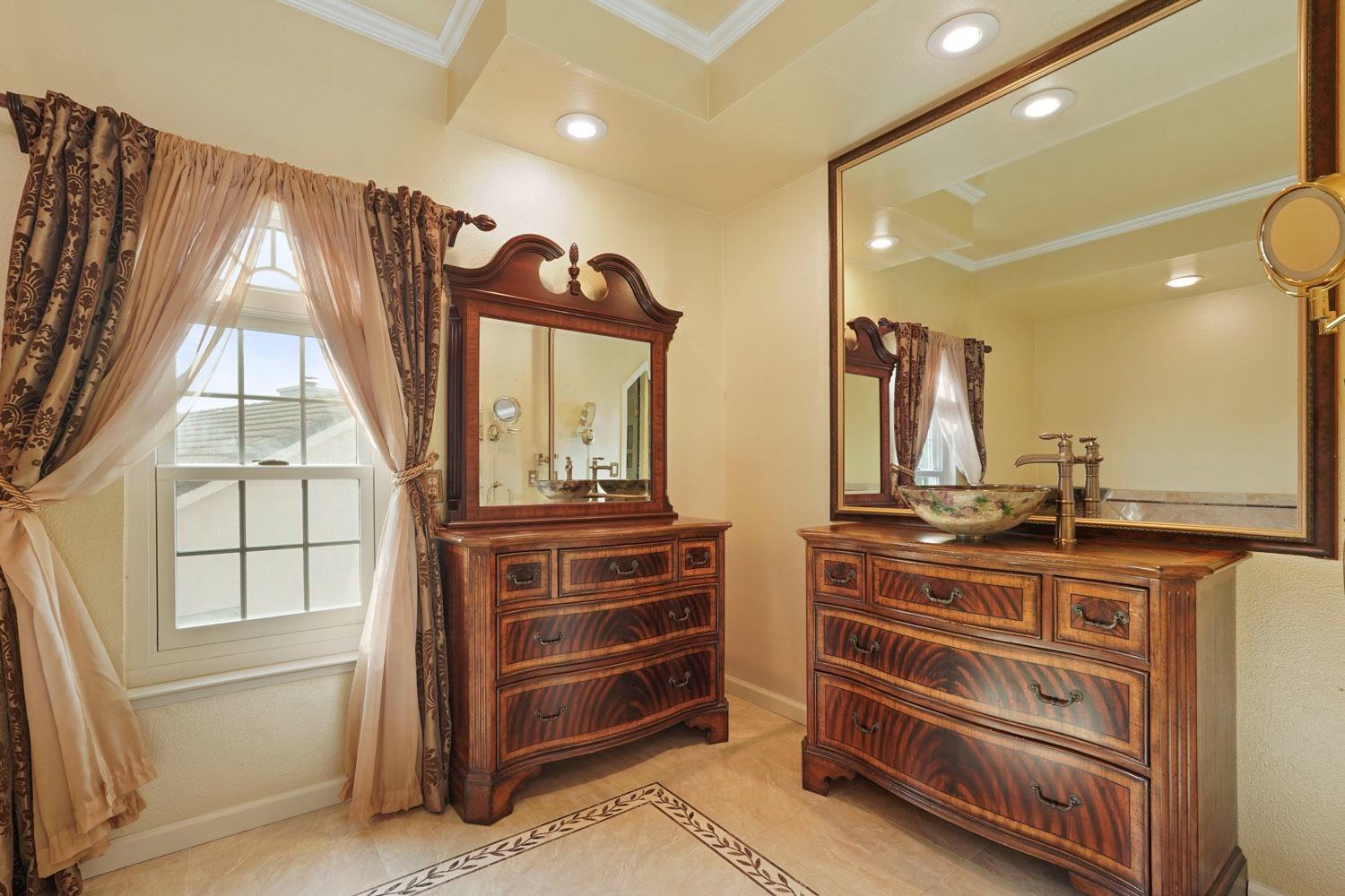 Detail Gallery Image 27 of 42 For 3551 Bluelake Cir, Stockton,  CA 95219 - 5 Beds | 4 Baths