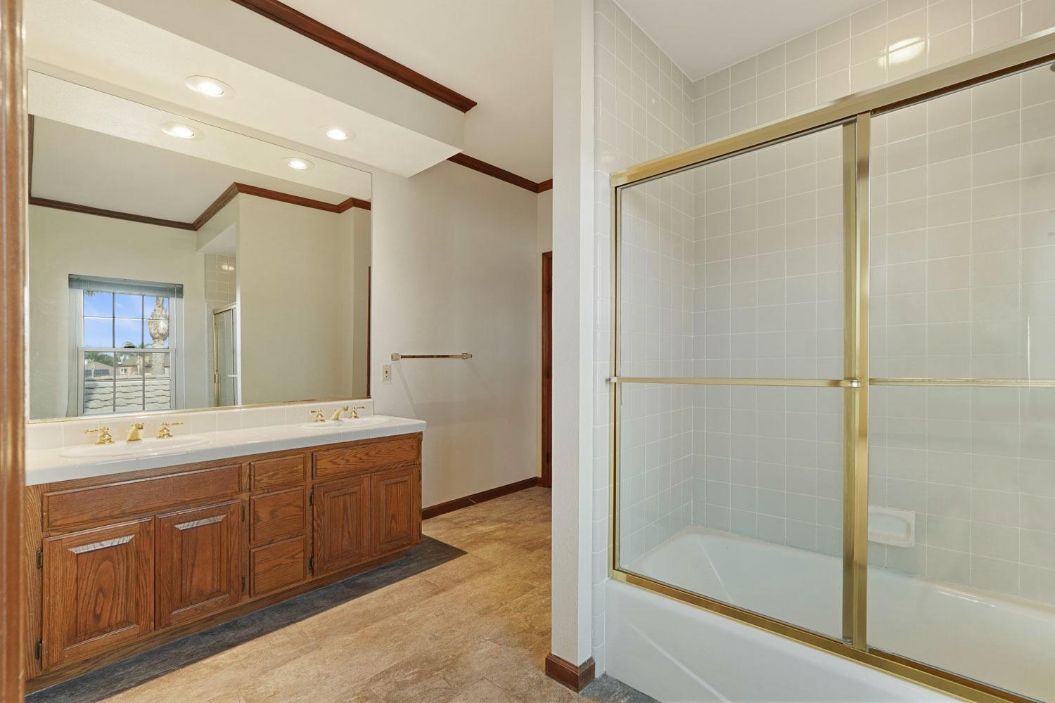 Detail Gallery Image 33 of 42 For 3551 Bluelake Cir, Stockton,  CA 95219 - 5 Beds | 4 Baths