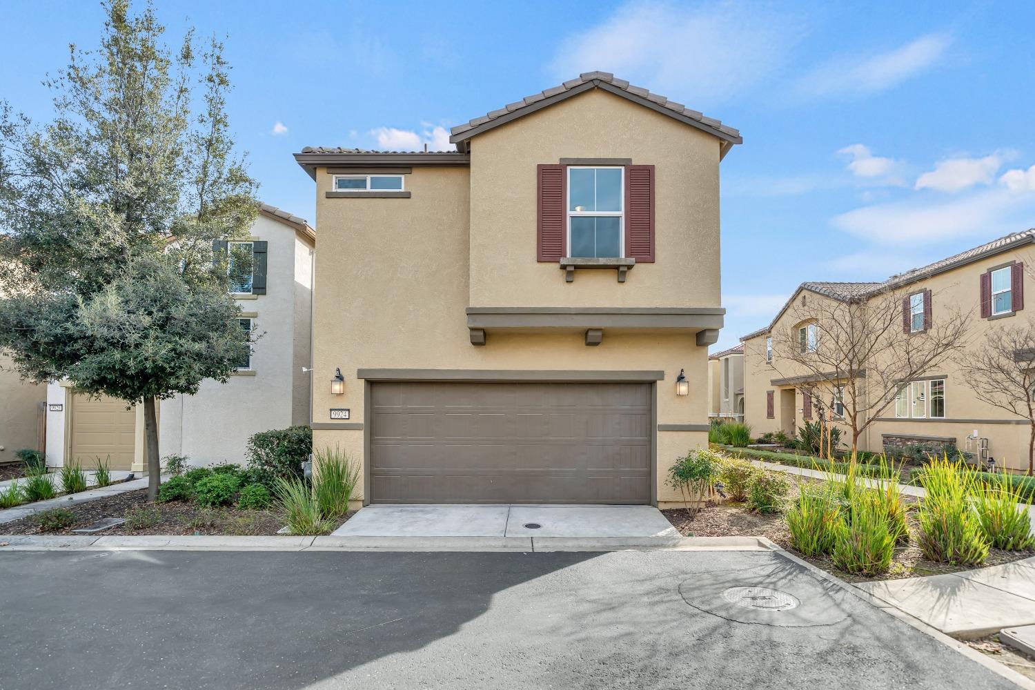 Detail Gallery Image 1 of 1 For 9924 Macabee Ln, Elk Grove,  CA 95757 - 3 Beds | 2/1 Baths