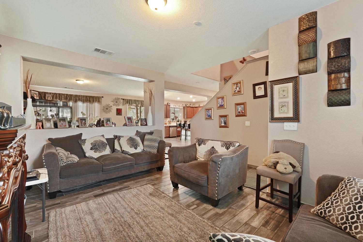 Detail Gallery Image 2 of 16 For 3515 Carly Dr, Stockton,  CA 95205 - 3 Beds | 2/1 Baths